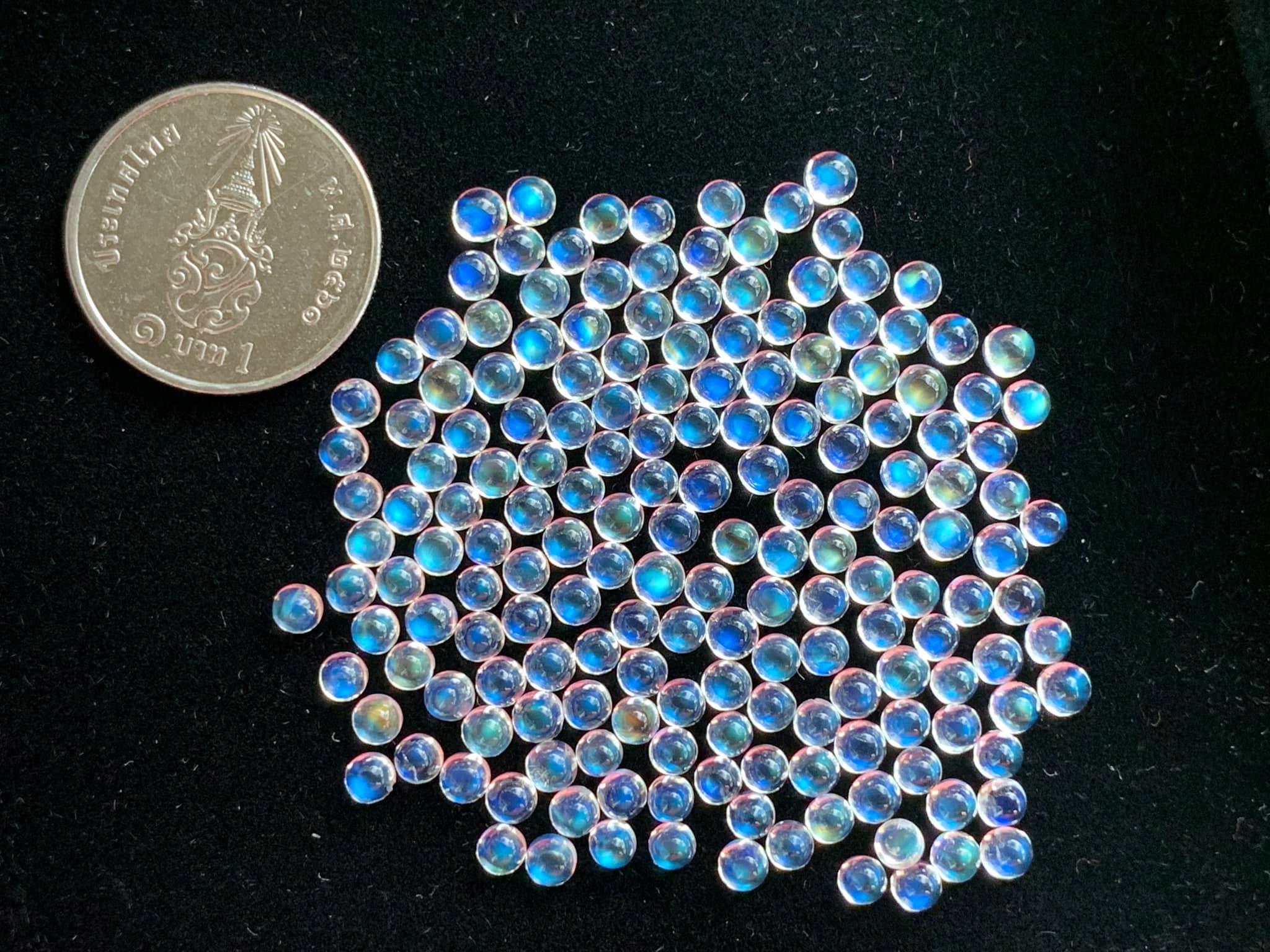 บลูมูนสโตนกลมหลังเบี้ย 3.0 mm. 1 กะรัต