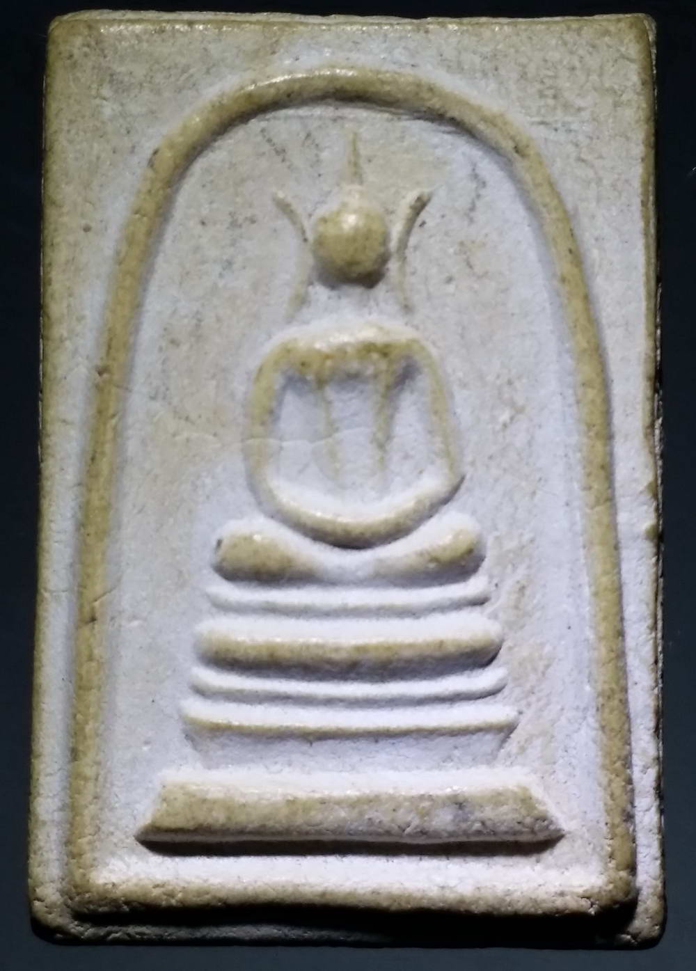 รหัสสินค้า พระไม่ทราบที่ 210 พระสมเด็จเนื้อผง หลังยันต์อุ ด้านหลังมีชื่อย่อวัด ว.พ.ล. ไม่ทราบที่