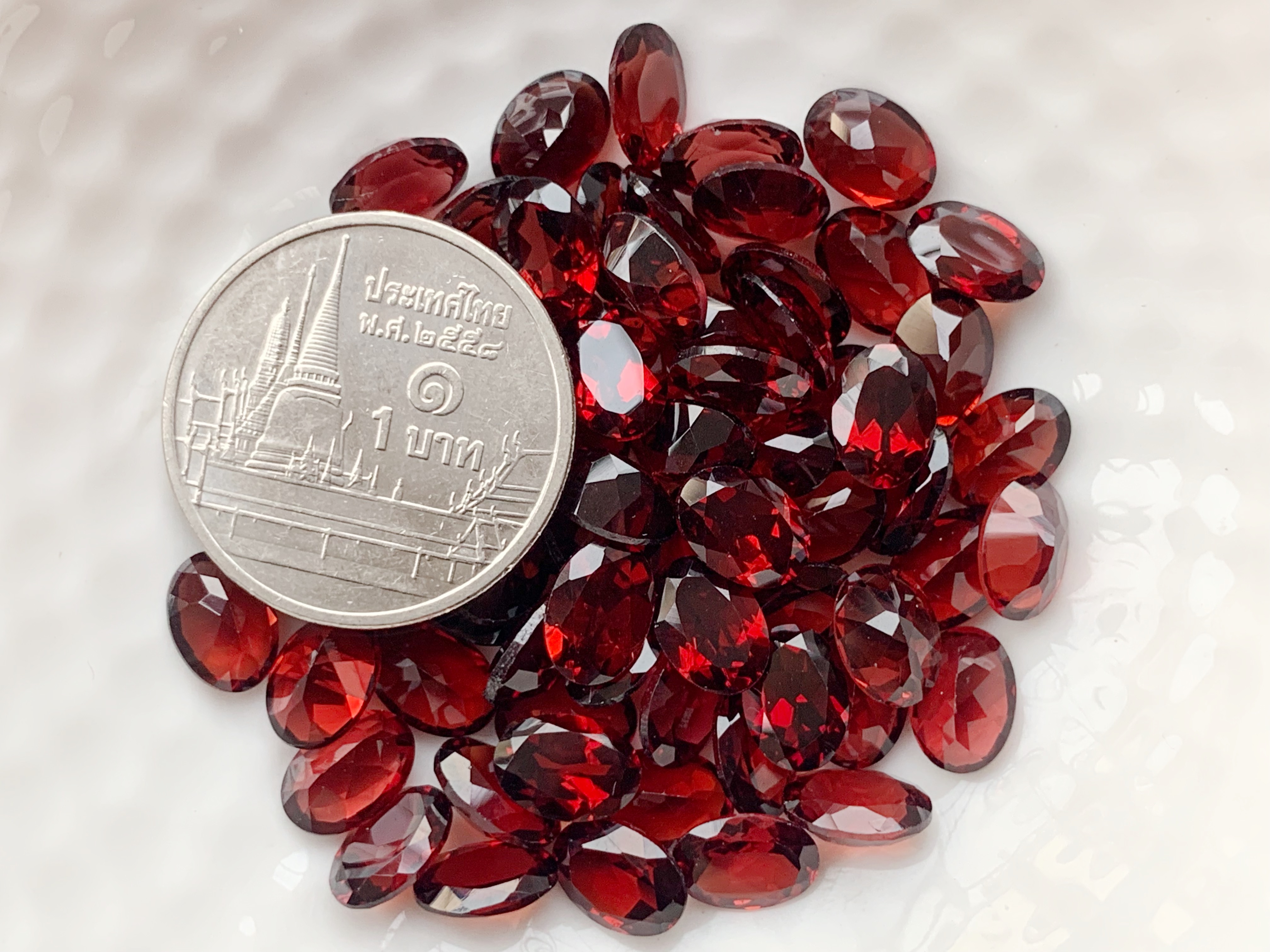 โกเมนไข่ 7X5 มม. 5 กะรัต