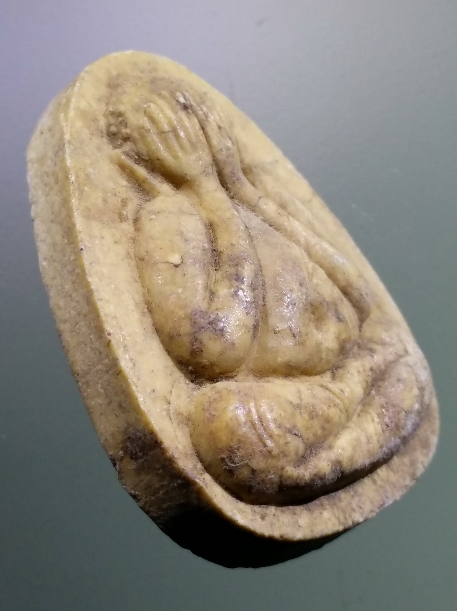 รหัสสินค้า พระปิดตา ทั่วไป 265 พระปิดตาเนื้อผง หลังยันต์นะเฉลียวเพชร สามนะ ซ้อน วัดท่าเกษม พระครูสุขุมธรรมนิเทศ สร้าง