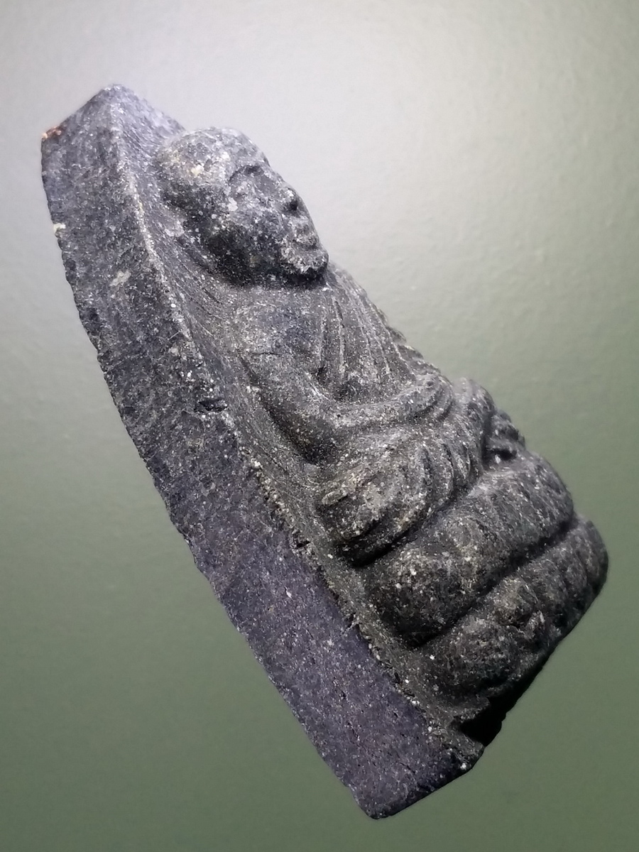 รหัสสินค้า หลวงปู่ทวด วัดต่างๆ 449 หลวงปู่ทวด วัดช้างให้ จังหวัดปัตตานี เนื้อผงใบลาน พิมพ์ตัวหนังสือนูน ไม่ทราบปีที่สร้าง