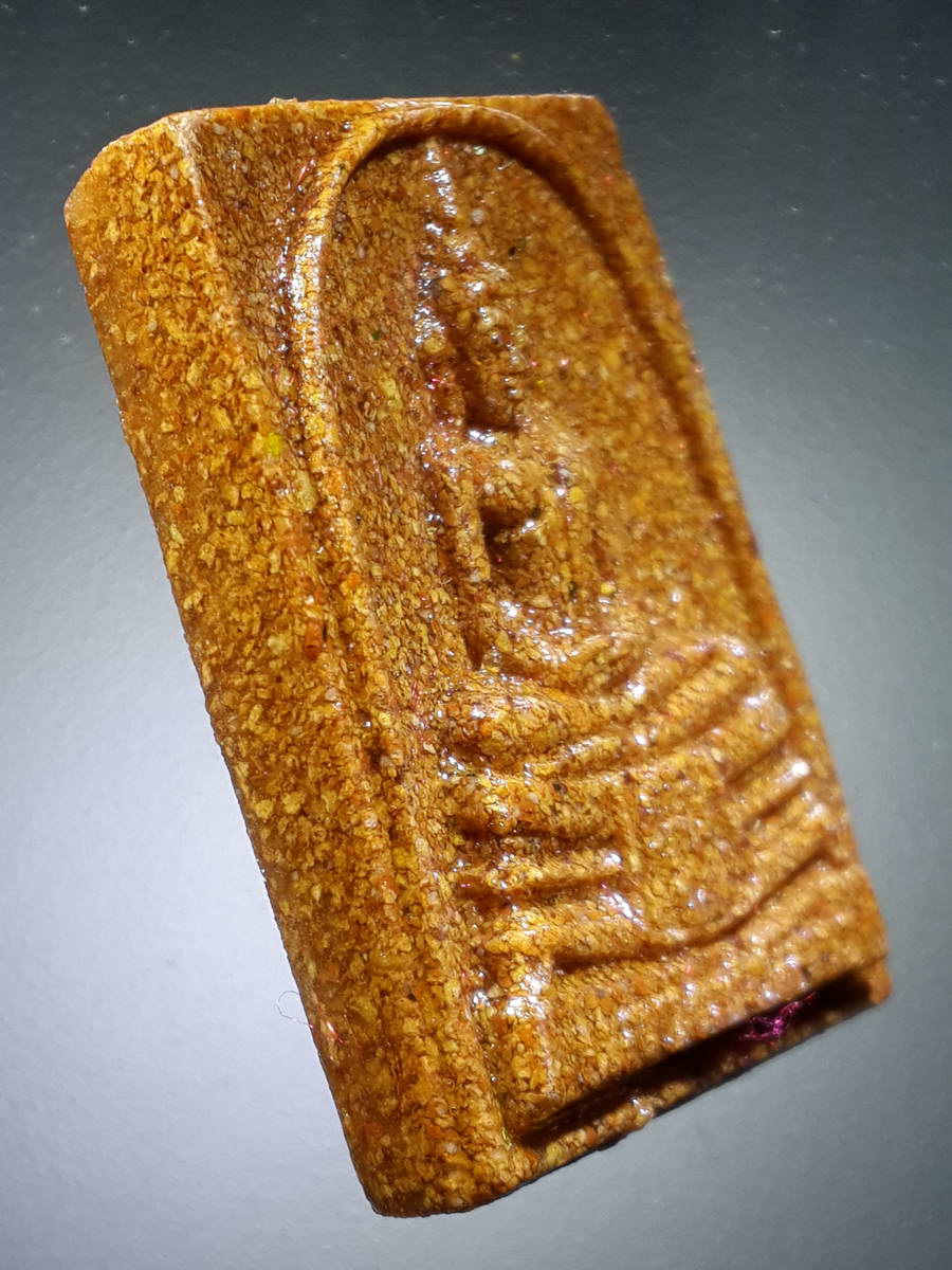 รหัสสินค้า พระมีกล่อง 325 หลวงพ่อโสธร เนื้อกระเบื้องหลังคาโบสถ์ วัดโสธรวรารามวรวิหาร จังหวัดฉะเชิงเทรา พิมพ์ใหญ่ ตาโปน