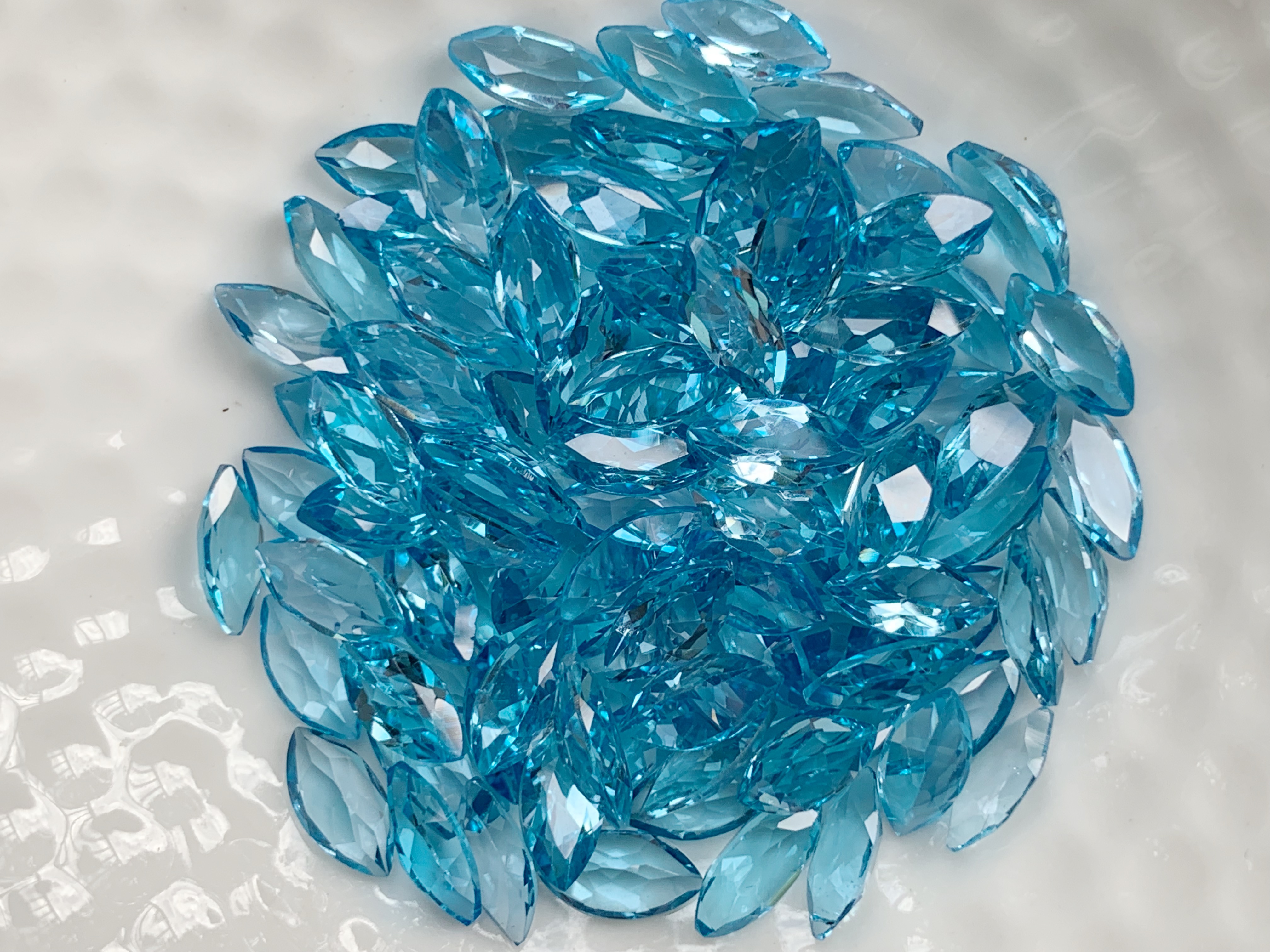 สวิสบลูโทปาสมาคี 8X4 มม. 5 กะรัต