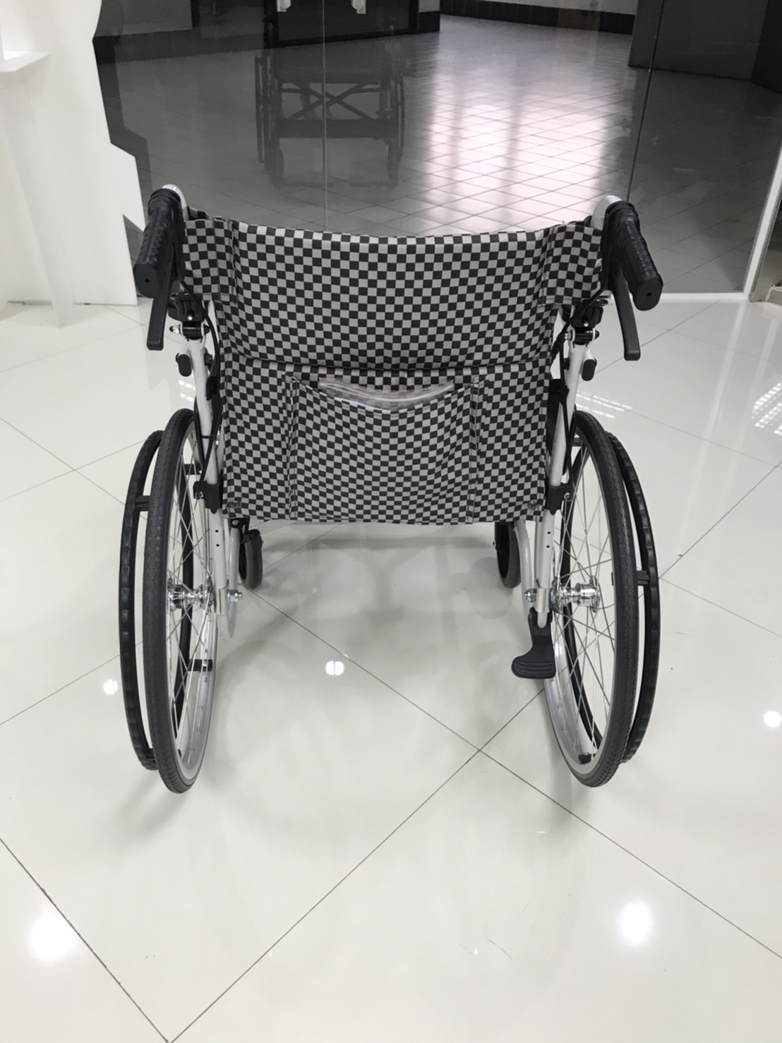 รถเข็นอลูมินัมอัลลอยด์โซม่า รุ่น SOMA 105 (SM-150.5 F22) สีดำ (WheelChair SOMA 150.5 F22 Black) น้ำหนักเบา พกพาสะดวก ของแท้ รับประกันศูนย์ไทย 1 ปี