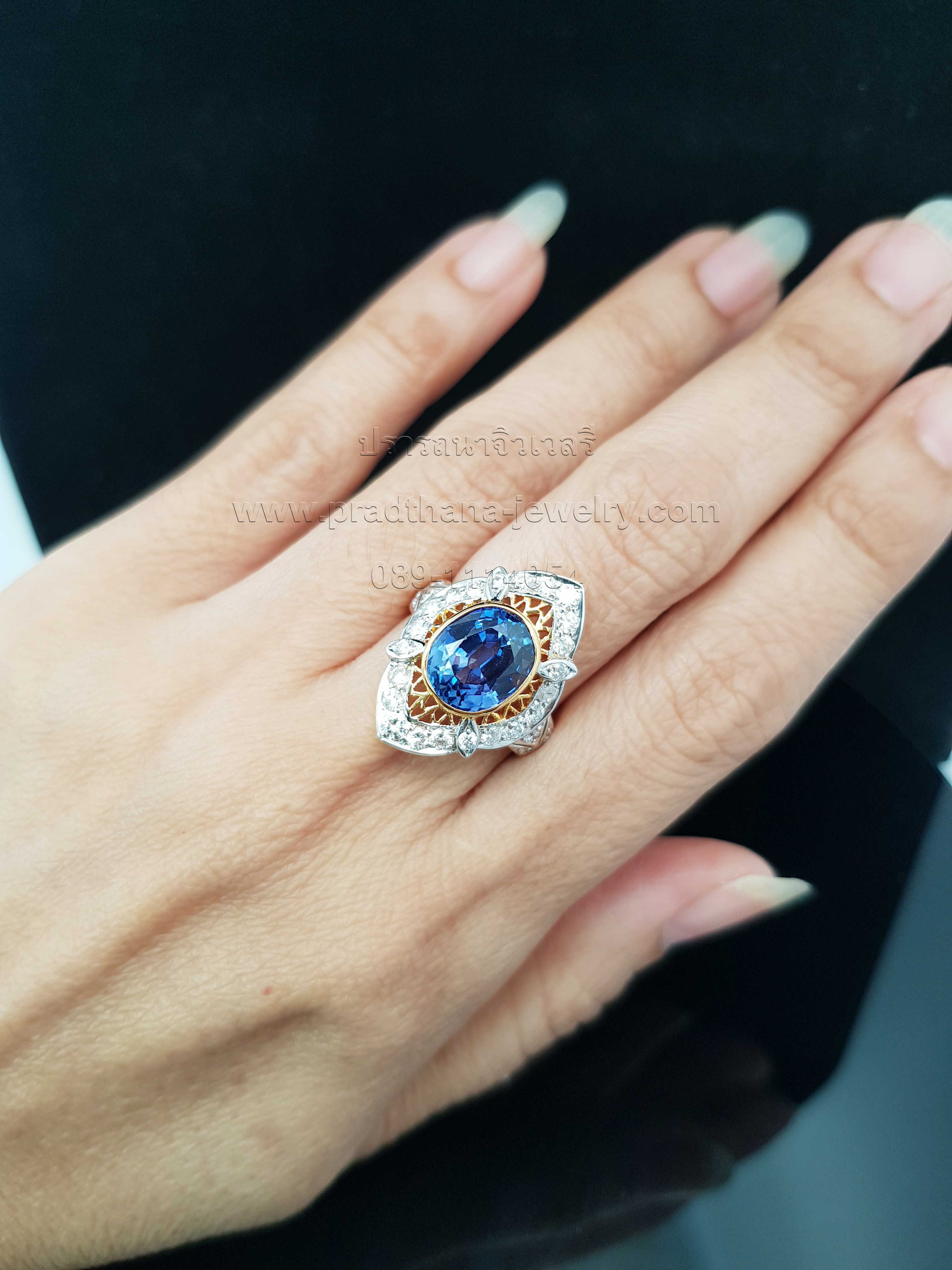 แหวนไพลินเปลี่ยนสีประดับเพชร