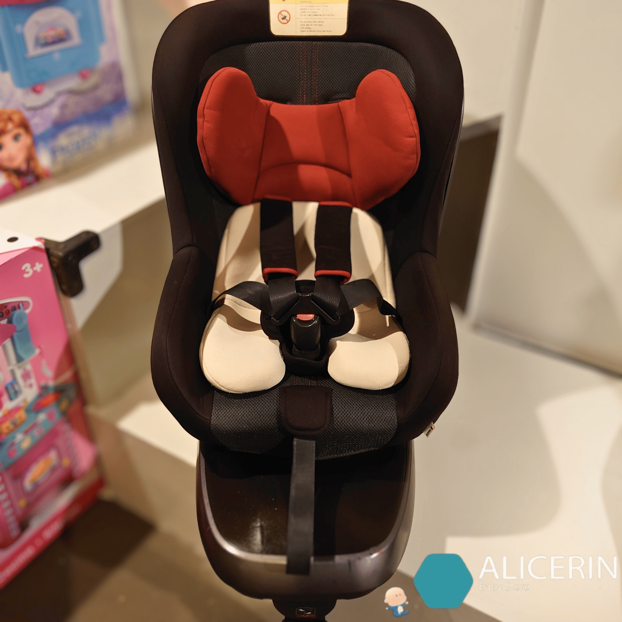 คาร์ซีท Takata 04 รุ่น I-Fix ติดตั้งแบบ ISO FIX แยกฐานและคาร์ซีทได้ คาร์ซีทใช้แล้วผ่านการตรวจสอบมาตรฐาน มีประกันร้าน