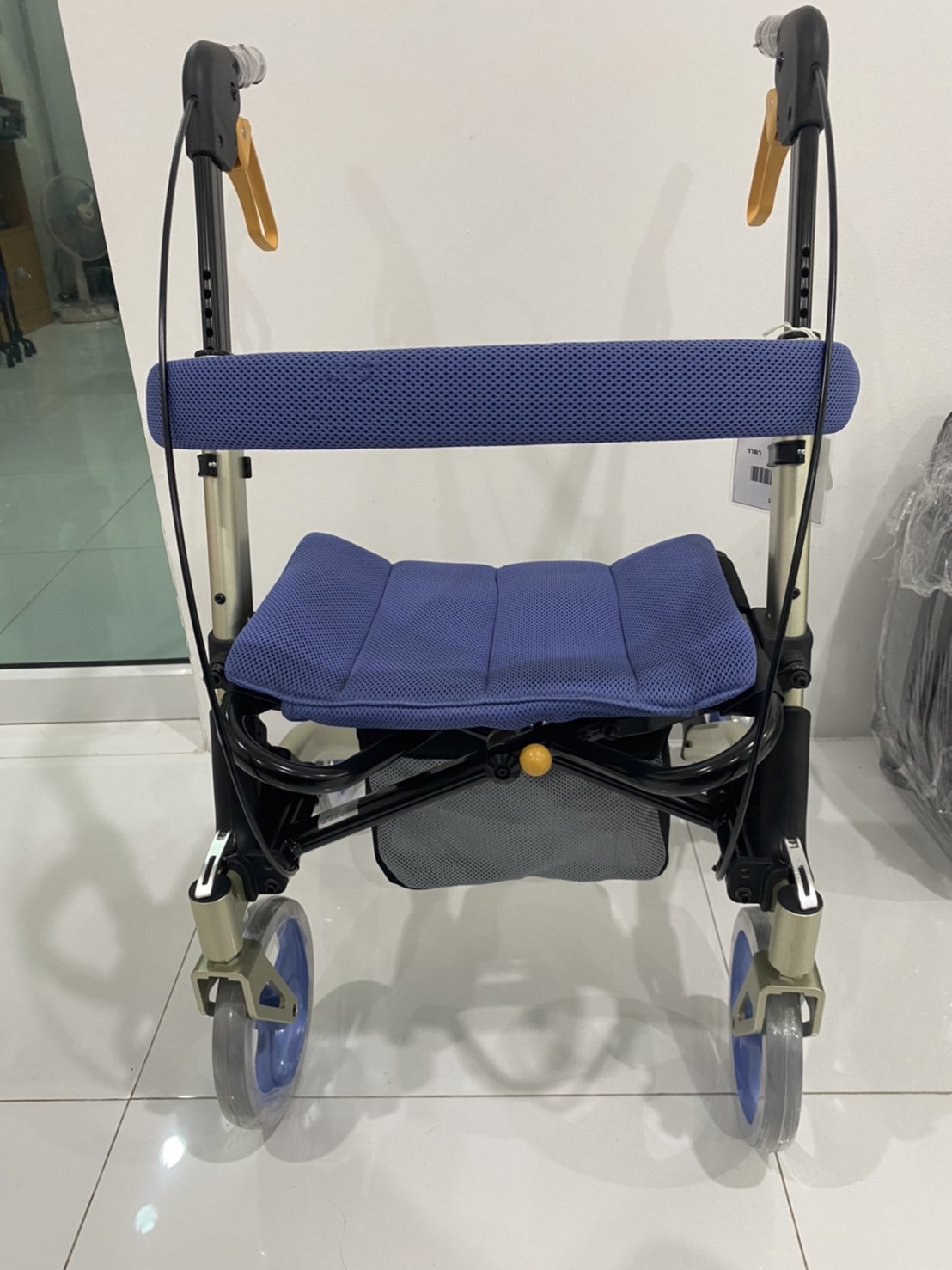 รถเข็นช่วยพยุงเดิน แบรนด์จากประเทศญี่ปุ่น ( 歩行器 ) Matsunaga รุ่น MV100 น้ำหนักเบา พกพาสะดวก นั่งสบาย พับเก็บได้ (Best Seller)
