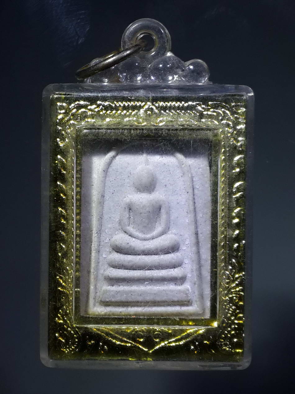 รหัสสินค้า พระเนื้อดิน เนื้อผง เนื้อว่าน 1283 พระสมเด็จเนื้อผง วัดวังมะนาว จังหวัดราชบุรี สร้างปี 2551 รุ่นบุญบารมี