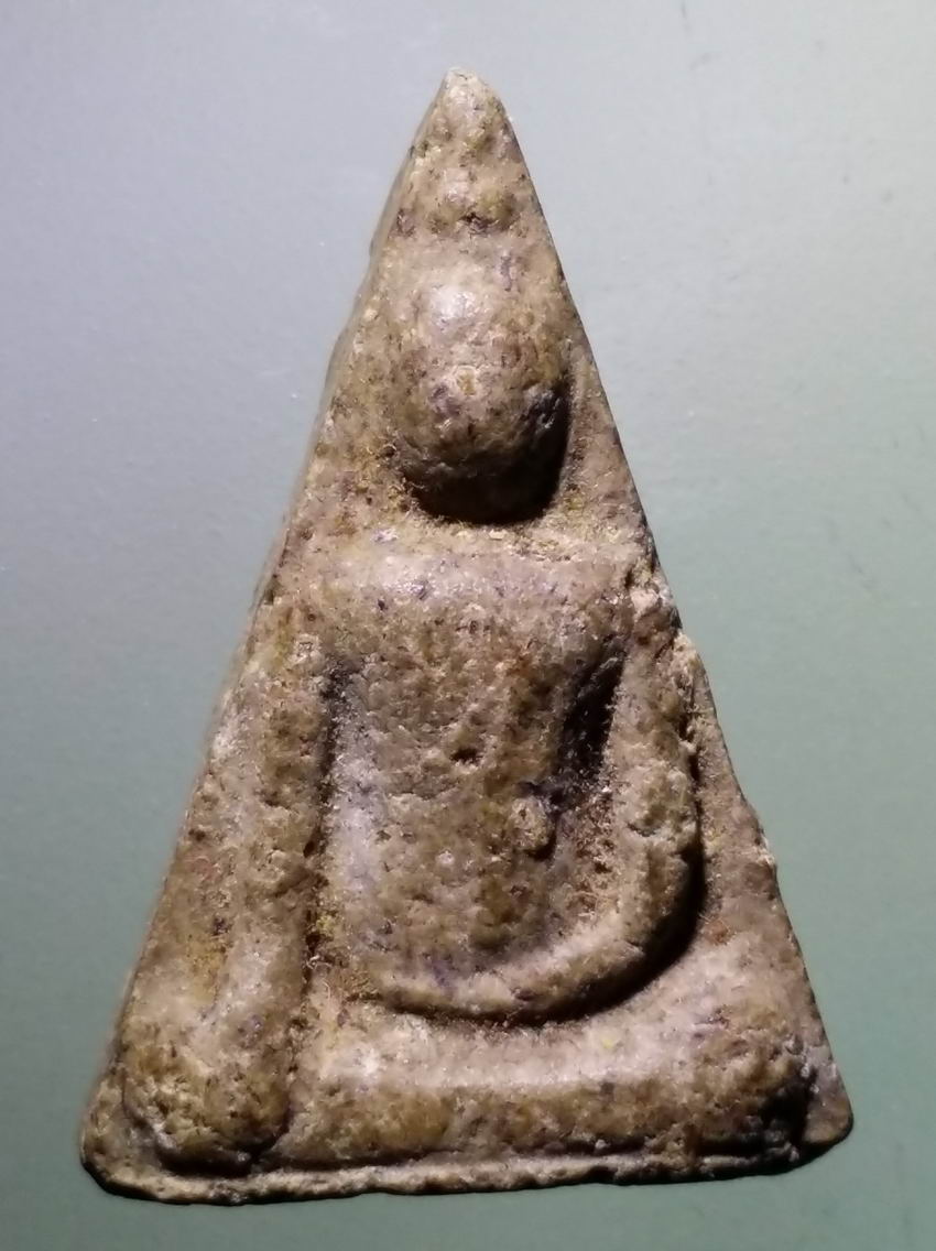 รหัสสินค้าพระเนื้อดิน เนื้อผง เนื้อว่าน 4396 พระนางพญาเนื้อผง หลังยันต์อุนาโลม เนื้อผงผสมว่าน ไม่ทราบที่ พระรายการนี้ให้เช่าบูชาแล้ว