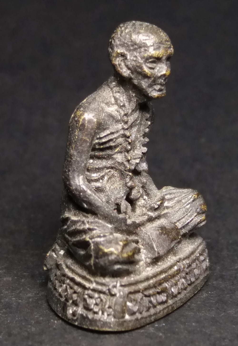 รหัสสินค้า พระกริ่ง พระหล่อ 132 รูปหล่อหลวงพ่อทบ วัดชนแดน จังหวัดเพชรบูรณ์ เนื้อทองเหลืองรมดำหล่อตัน ไม่ทราบปีที่สร้าง