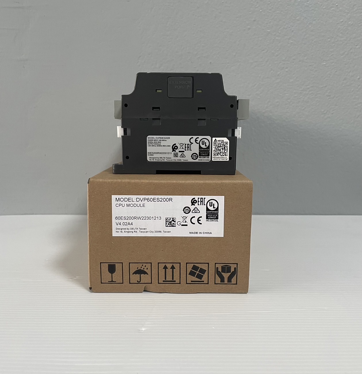 Delta PLC DVP60ES200R 36DI/24DO 220VAC Power in (Relay)