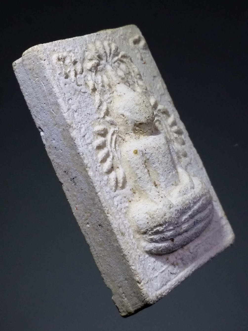 รหัสสินค้า พระไม่ทราบที่ 230 พระพุทธเนื้อผงนั่งมารวิชัย ปรกโพธิ์ปางปาฏิหาริย์ ไม่ทราบที่