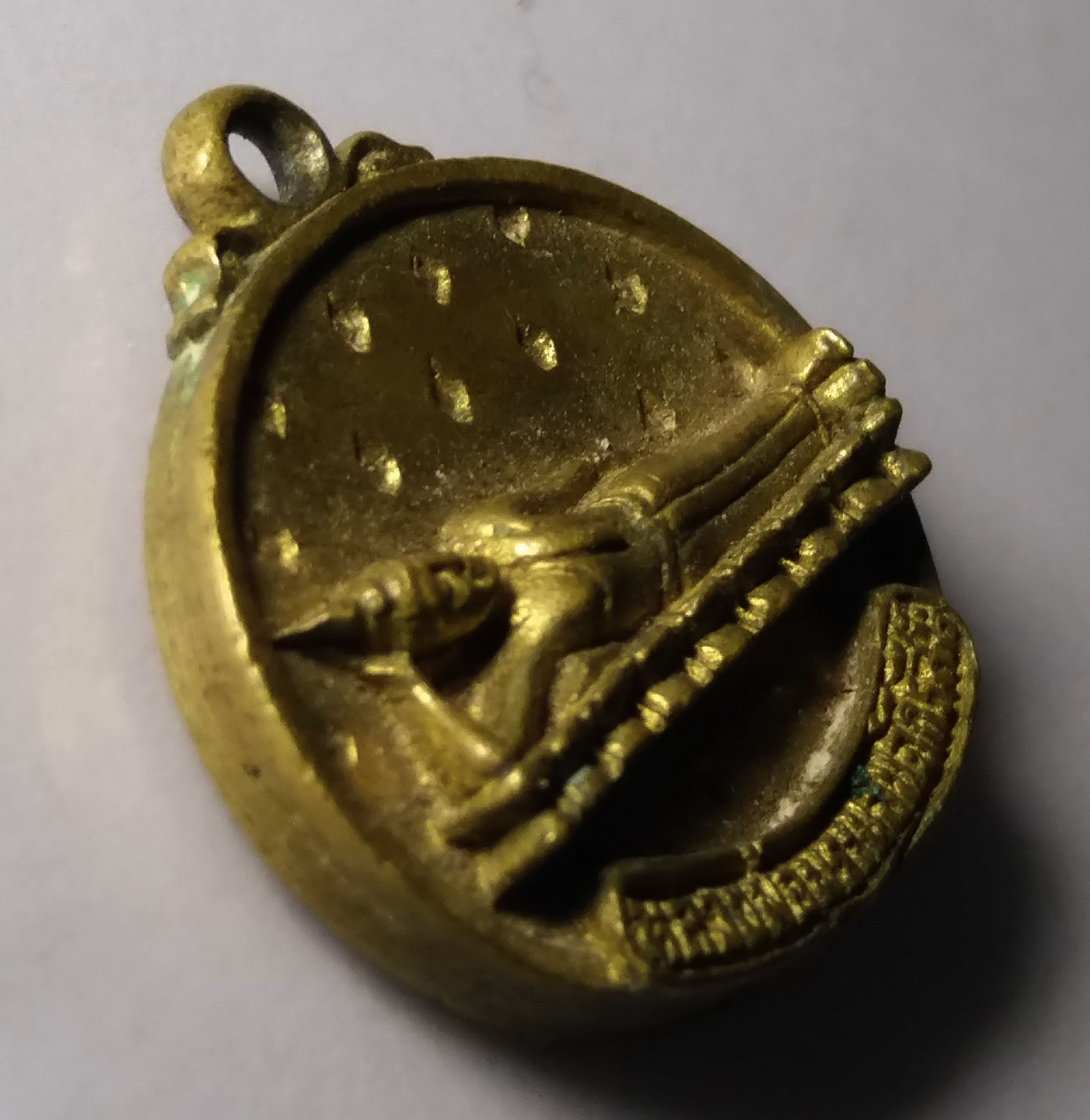 รหัสสินค้า เหรียญพระพุทธ 225 เหรียญหล่อหลวงพ่อพระนอนจักรสีห์ หลังพระแก้ว พระกาฬ วัดพระนอนจักรสีห์ จังหวัดสิงห์บุรี พระรายการนี้ให้เช่าบูชาแล้ว