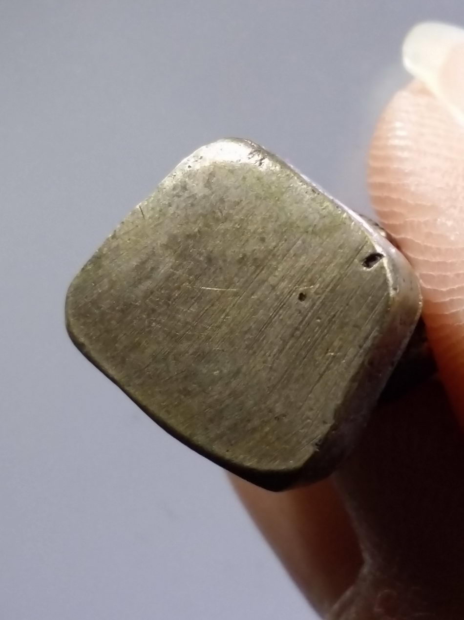 รหัสสินค้า พระมีกล่อง 3643 รูปหล่อ แม่ชี เนื้อนวโลหะแก่เงิน หล่อโบราณ หล่อตัน วัดสระยายชี อำเภอสามง่าม จังหวัดพิจิตร