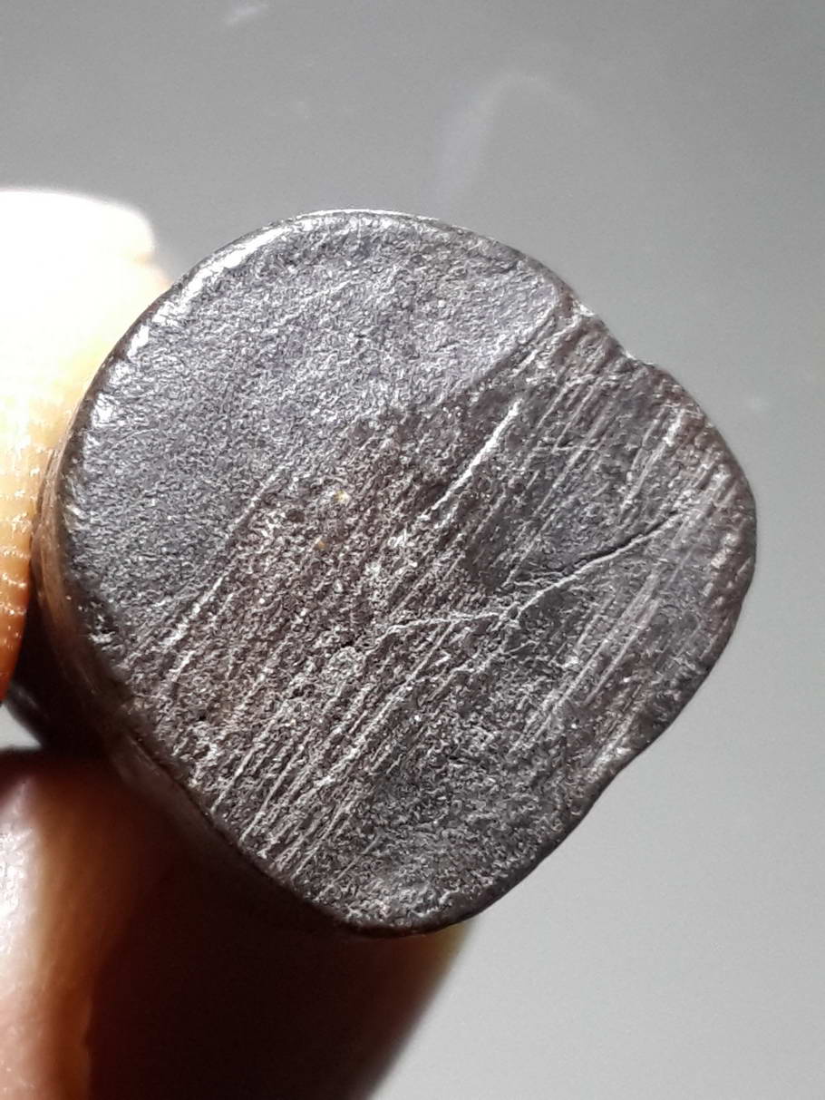 รหัสสินค้า หลวงปู่ทวด วัดต่างๆ 343 รูปหล่อลอยองค์ หลวงปู่ทวด วัดช้างให้ เนื้อว่าน ไม่ทราบวัดที่ออก พระเริ่มมีไข่ขึ้น เนื้อหาเก่ามีอายุ พระรายการนี้ให้เช่าบูชาแล้ว