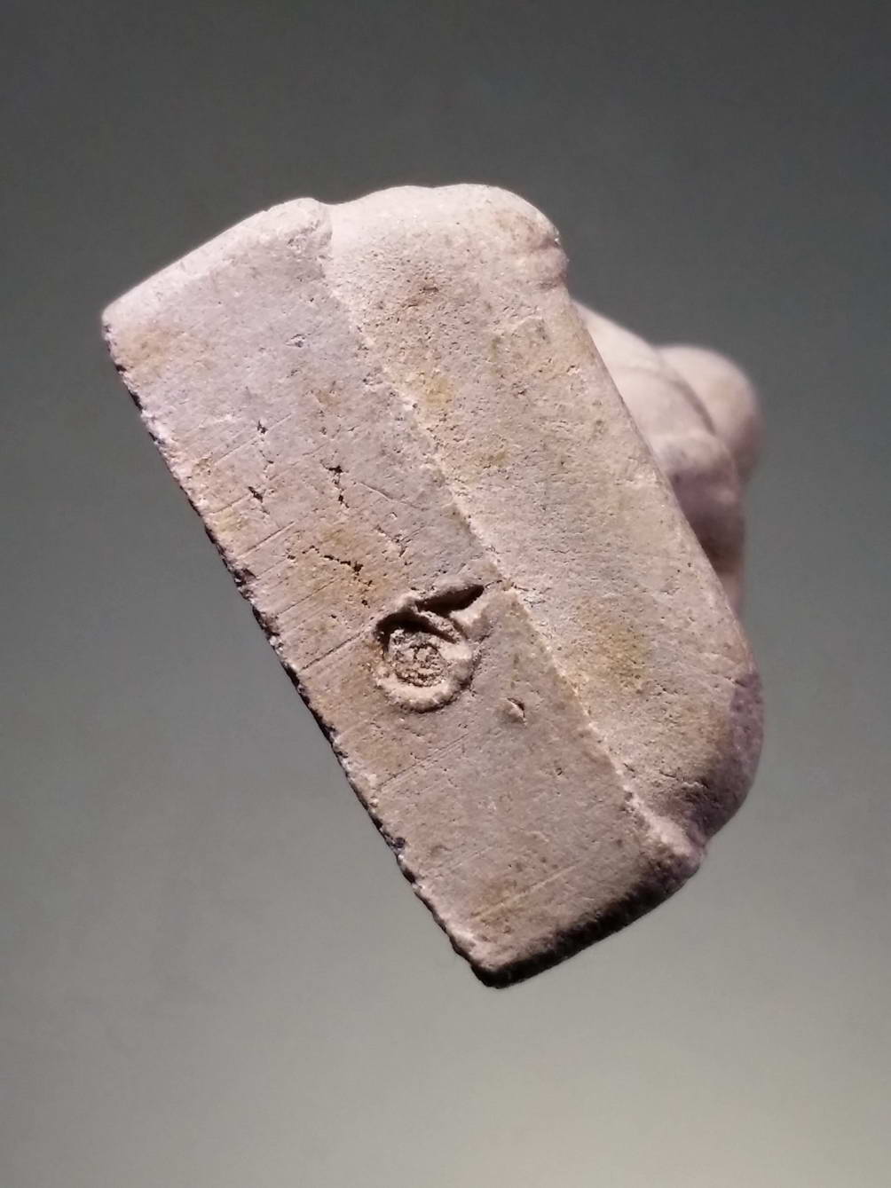 รหัสสินค้า พระไม่ทราบที่ 253 พระนางพญาเนื้อผง ใต้ฐานมีโค๊ตอุ ไม่ทราบที่