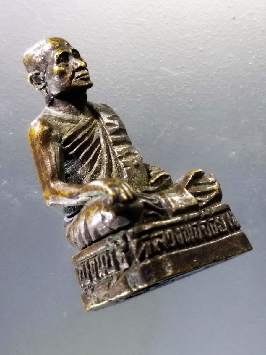 Antig Pim 008 รูปหล่อบรรจุกริ่ง เนื้อทองผสม หลวงพ่อจ้อย วัดถ้ำมังกรทอง จังหวัดกาญจนบุรี กริ่งเขย่าดังกังวานดีครับ