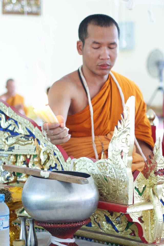 รหัสสินค้า สุรินทร์ 001 พระผงพิมพ์พระพุทธทรงเครื่องจักรพรรดิ พระอาจารย์โบรี วัดสว่างโสภณ (สว่างไสว) ตำบลตานี อำเภอปราสาท จังหวัดสุรินทร์