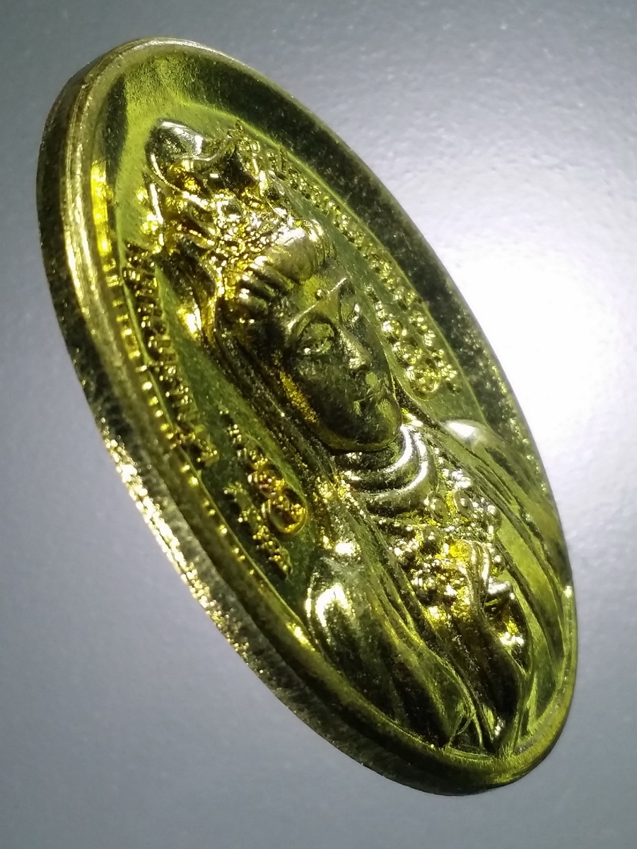 รหัสสินค้า เทพจีน - ฮินดู 096 เหรียญทองฝาบาตรเจ้าแม่กวนอิม รุ่นประทานทรัพย์ ครูบาน้อยบุญคุ้ม สร้างปี 2560