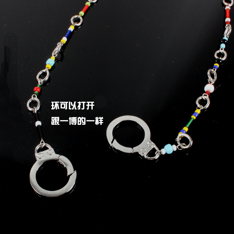 สร้อยข้อมือแบบที่อี้ป๋อใส่