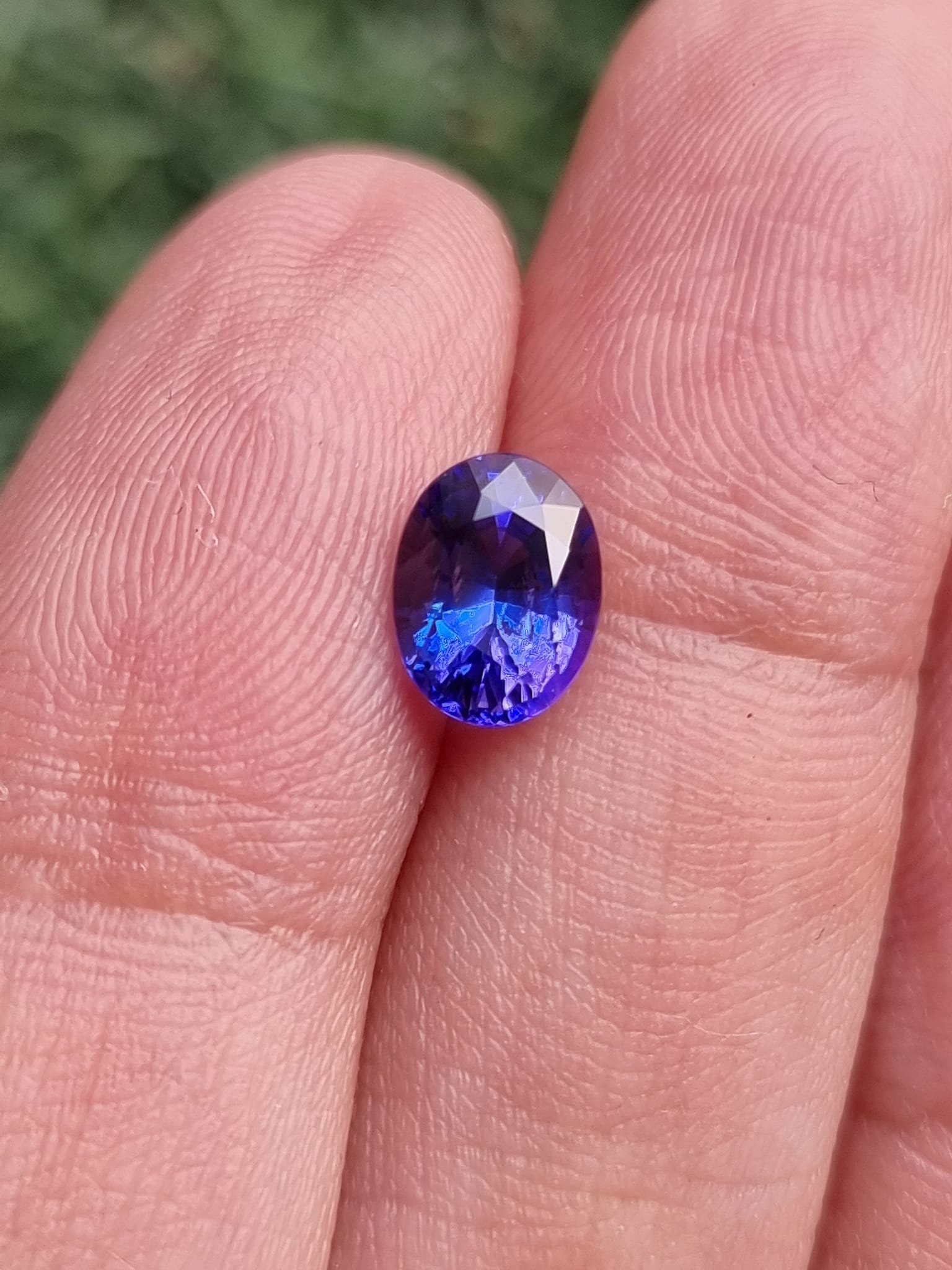 1.55กะรัต พลอยแทนซาไนท์ สีน้ำเงินอมม่วงเข้ม สวย ไฟดีมาก