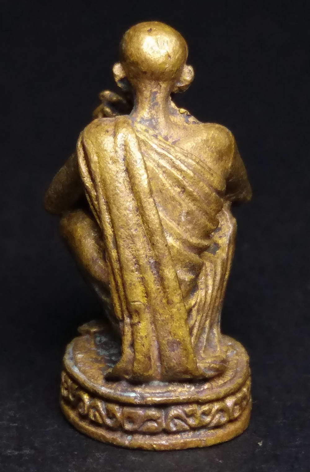 รหัสสินค้า พระกริ่ง พระหล่อ 134 รูปหล่อนั่งเอกลักษณ์เนื้อทองผสม หลวงพ่อคูณ วัดบ้านไร่ อำเภอด่านขุนทด จังหวัดนครราชสีมา สร้างปี 2536