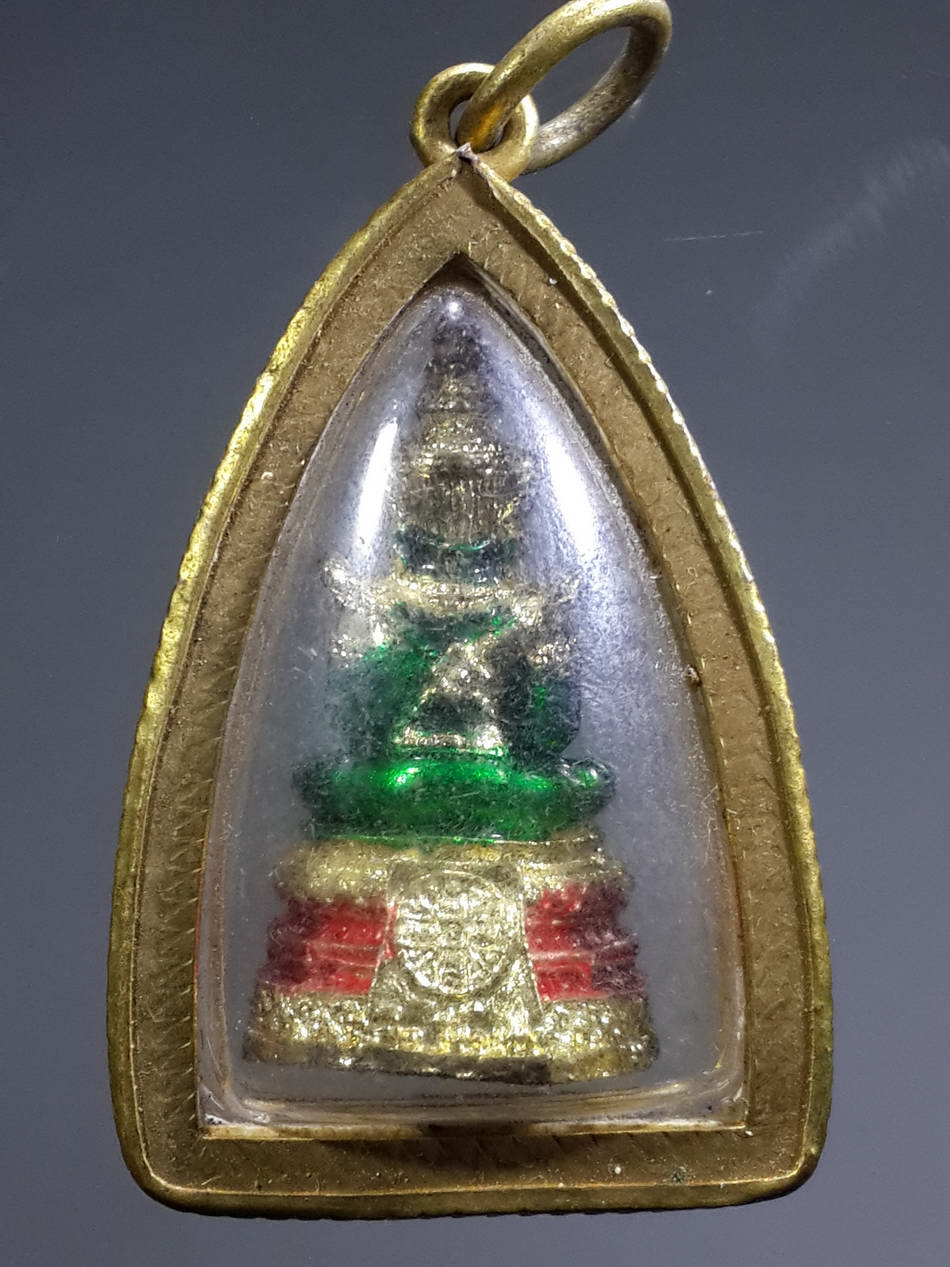 รหัสสินค้า พระกริ่ง พระหล่อ 285 รูปหล่อกะไหล่ทองเพ้นท์สี พระแก้วมรกต หลวงปู่อ่อนสา สุขกาโร วัดประชาชุมพลพัฒนาราม รุ่นเทิดพระเกียรติ