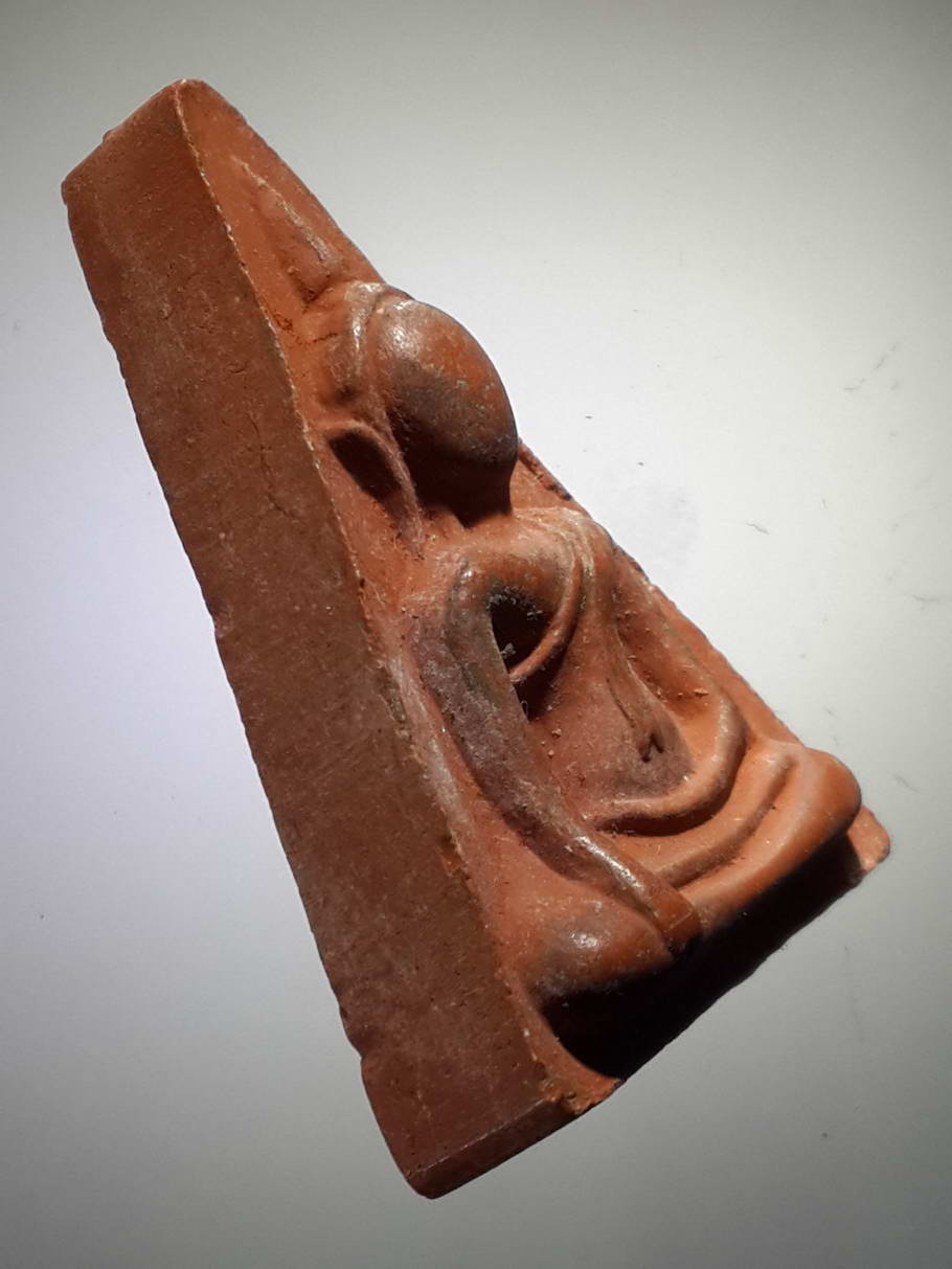 รหัสสินค้า พิษณุโลก 014 พระนางพญาเนื้อผง หลังสมเด็จพระนเรศวรมหาราช หลั่งสิโนทก รุ่นมงคลแผ่นดินดีสร้างปี 2551 กด code ปั๊มตรายาง