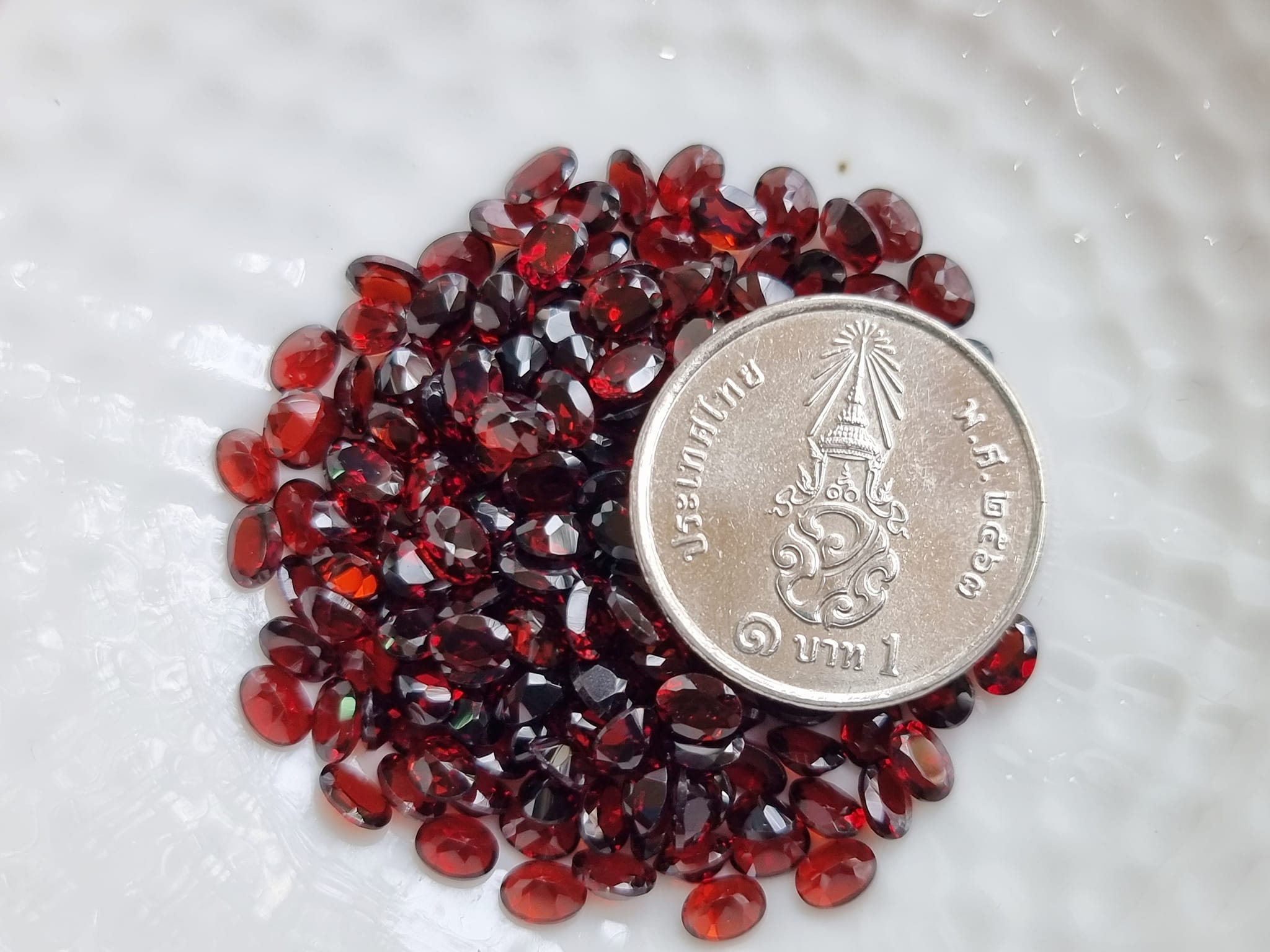 โกเมนไข่ 4x3 mm. 5 กะรัต