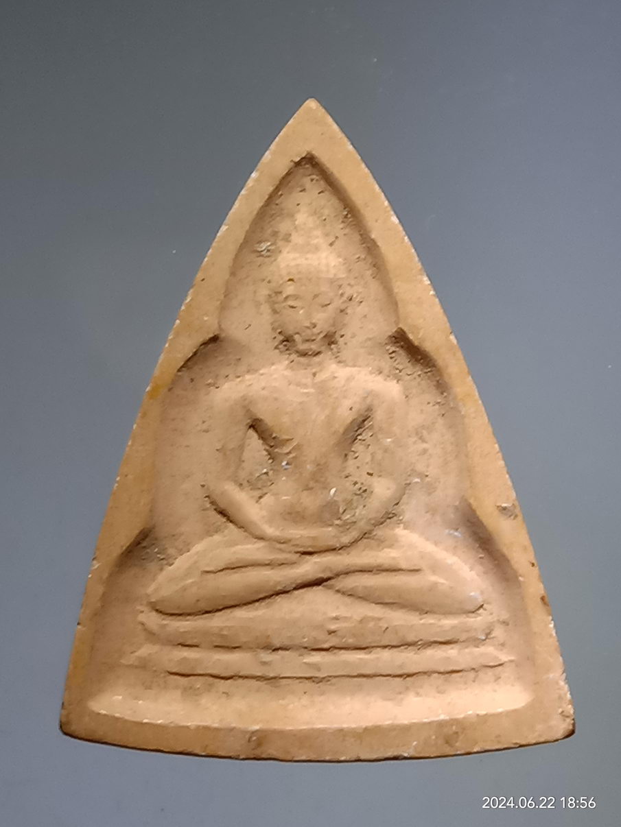 รหัสสินค้า พระเนื้อดิน เนื้อผง เนื้อว่าน 197 พระพุทธปางสมาธิ เนื้อดินเผา หลังพระนามย่อ สธ. เป็นพระศิลปะนูนต่ำครับ