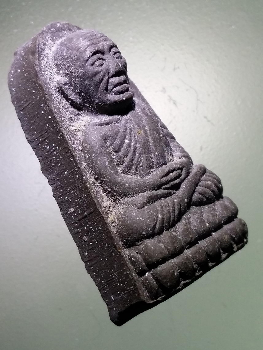 รหัสสินค้า หลวงปู่ทวด วัดต่างๆ 540 หลวงปู่ทวดเนื้อผง พิมพ์เตารีดหัวมน พิมพ์กลาง หลังยันต์ อะระหังพุทโธ มะอะอุ ไม่ทราบที่