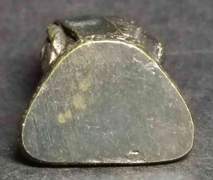 รหัสสินค้า พระกริ่ง พระหล่อ 053 รูปหล่อ หลวงพ่อบุญเหลือ ฐิตสีโล วัดคุ้งใหญ่ เนื้อทองเหลืองรมดำ