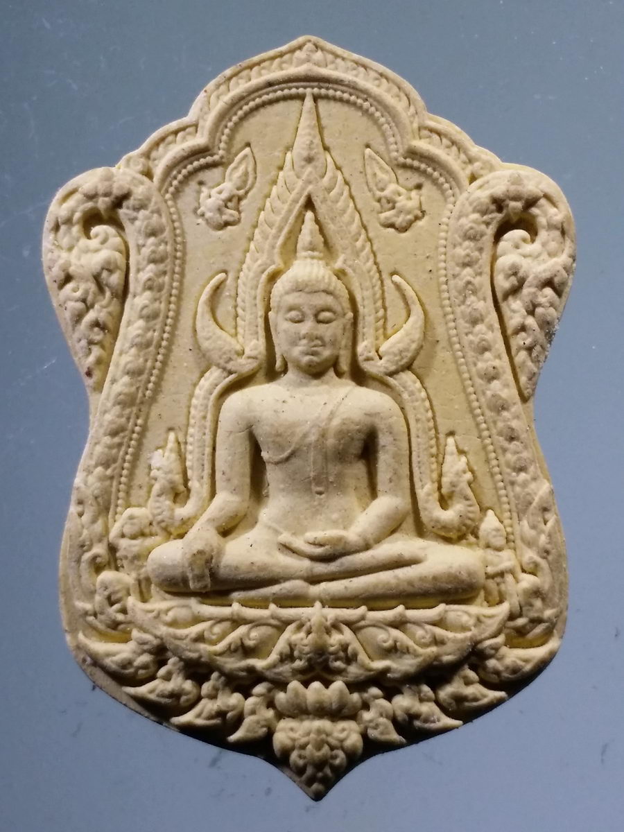 รหัสสินค้า พระเนื้อดิน เนื้อผง เนื้อว่าน 9019 พระพุทธชินราชเนื้อผง วัดมะค่าไทรงาม อำเภอแกลง จังหวัดระยอง สร้างปี 2562 ที่ระลึกในงานปิดทองฝังลูกนิมิต ผูกสีมา