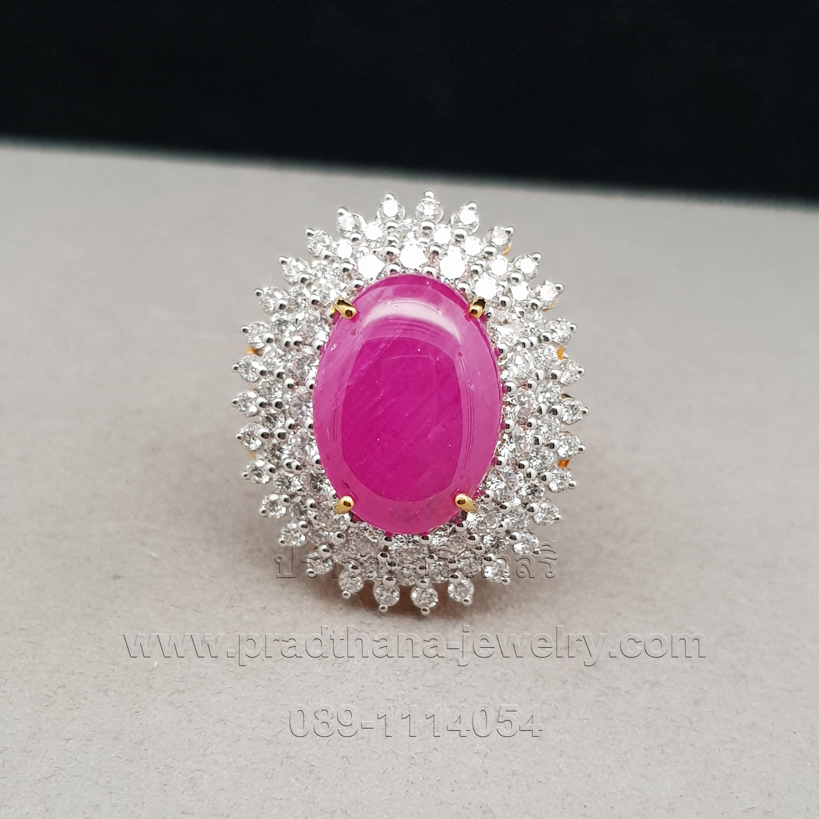 แหวนทับทิมล้อมเพชรสามชั้น