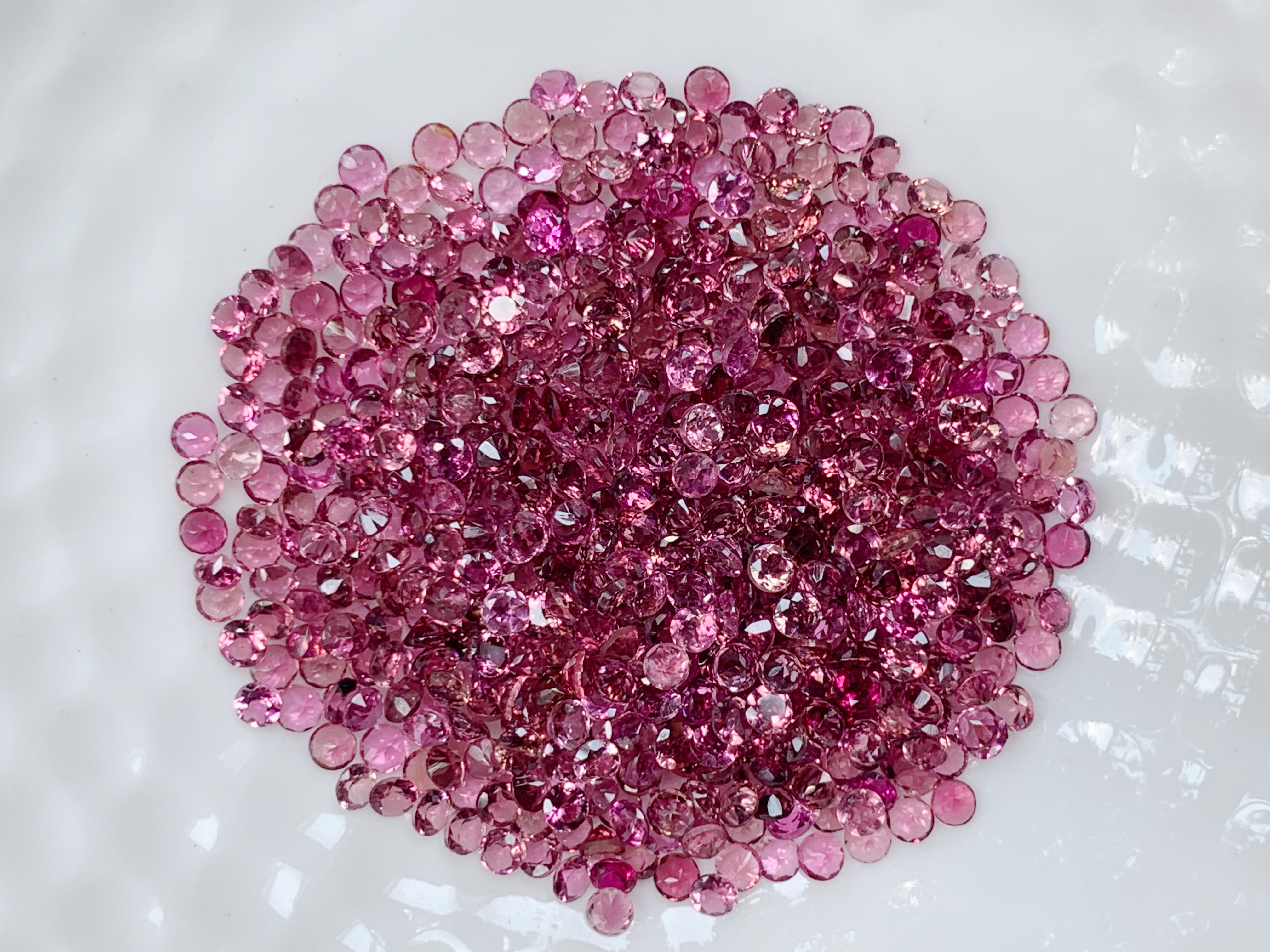 Tourmaline ทัวมาลีนกลม 2.0 มม. 1 กะรัต