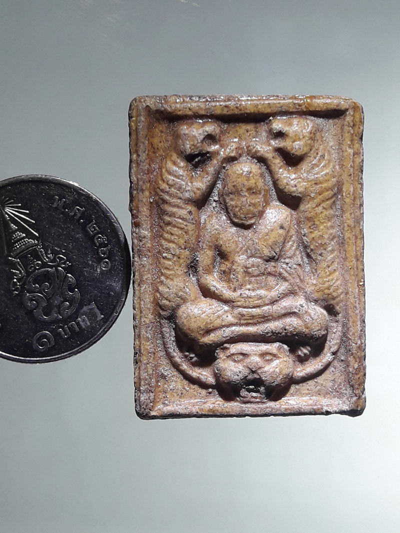 รหัสสินค้า พระเนื้อดิน ผง ว่าน 10432 พระผงหลวงพ่อปาน หลังยันต์ห้า ออกวัดหงษ์ทอง เจ้าของเดิมเคลือบแลคเกอร์ไว้เพื่อรักษาเนื้อพระ เชิญครับไม่แพง