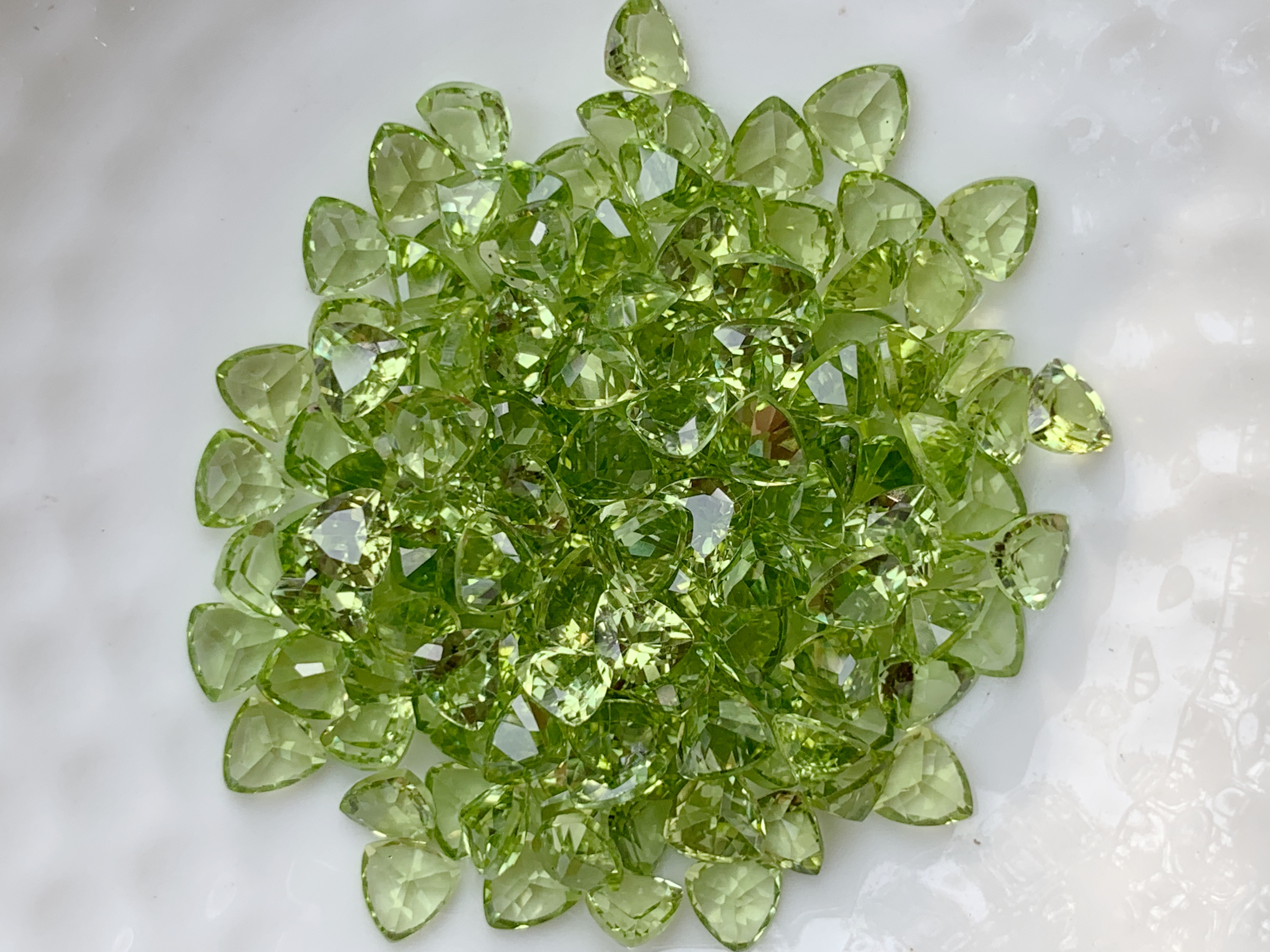 เพอริดอทสามเหลี่ยม 4 มม. 5 กะรัต