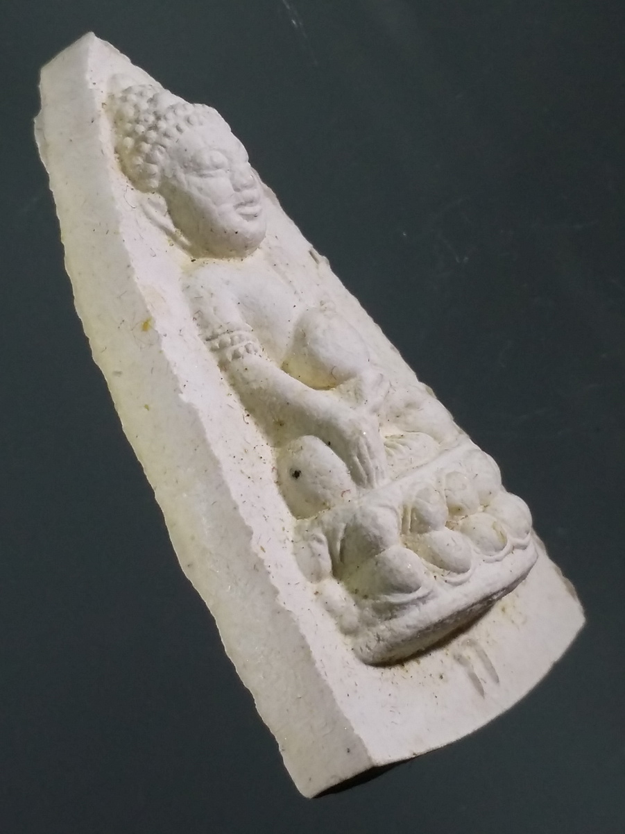 รหัสสินค้า พระมีกล่อง 473 พระกริ่งเนื้อผงหลังยันต์พุทโธ หลวงปู่เกลื่อน วัดสองเขต ตำบลสนามคลี อำเภอเมือง จังหวัดสุพรรณบุรี