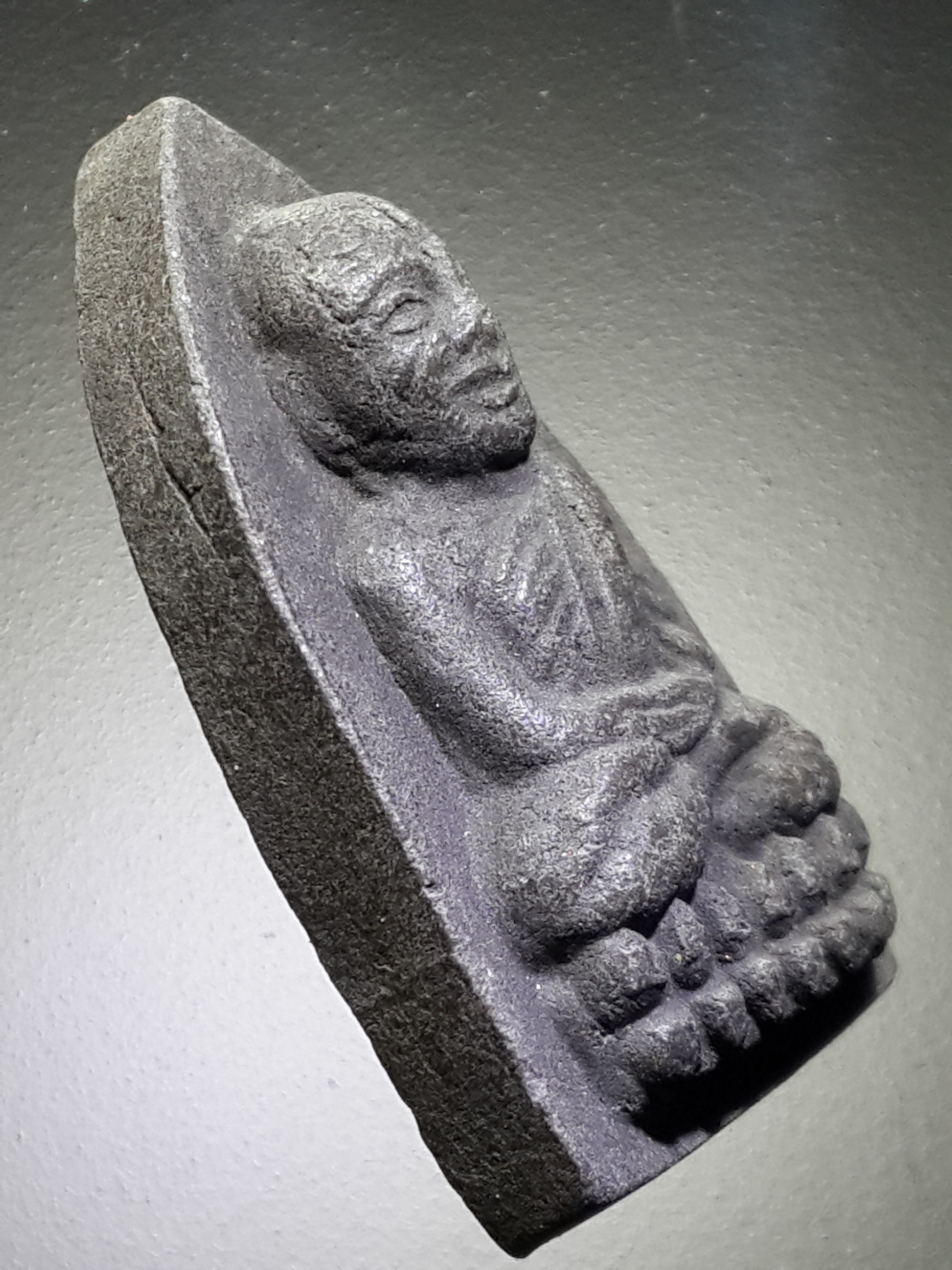 รหัสสินค้า หลวงปู่ทวด วัดต่างๆ 416 หลวงปู่ทวด วัดช้างให้ จังหวัดปัตตานี พิมพ์ตัวหนังสือนูน ไม่ทราบปีที่สร้าง