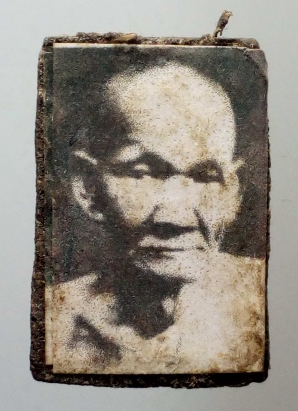 รหัสสินค้า พระไม่ทราบที่ 139 พระสมเด็จเนื้อว่าน หลังภาพถ่าย พระเกจิ ไม่ทราบที่ พระรายการนี้ให้เช่าบูชาแล้ว