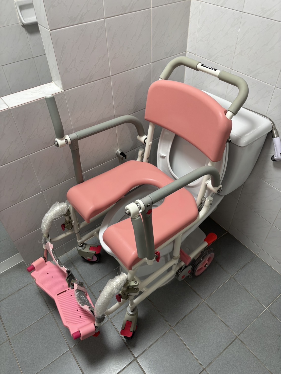 รถเข็นคร่อมสุขภัณฑ์ อาบน้ำ นั่งถ่าย อเนกประสงค์ Matsunaga Wheelchair รุ่น SW21W (入浴関連) แบรนด์จากประเทศญี่ปุ่น (รุ่นยอดนิยม)