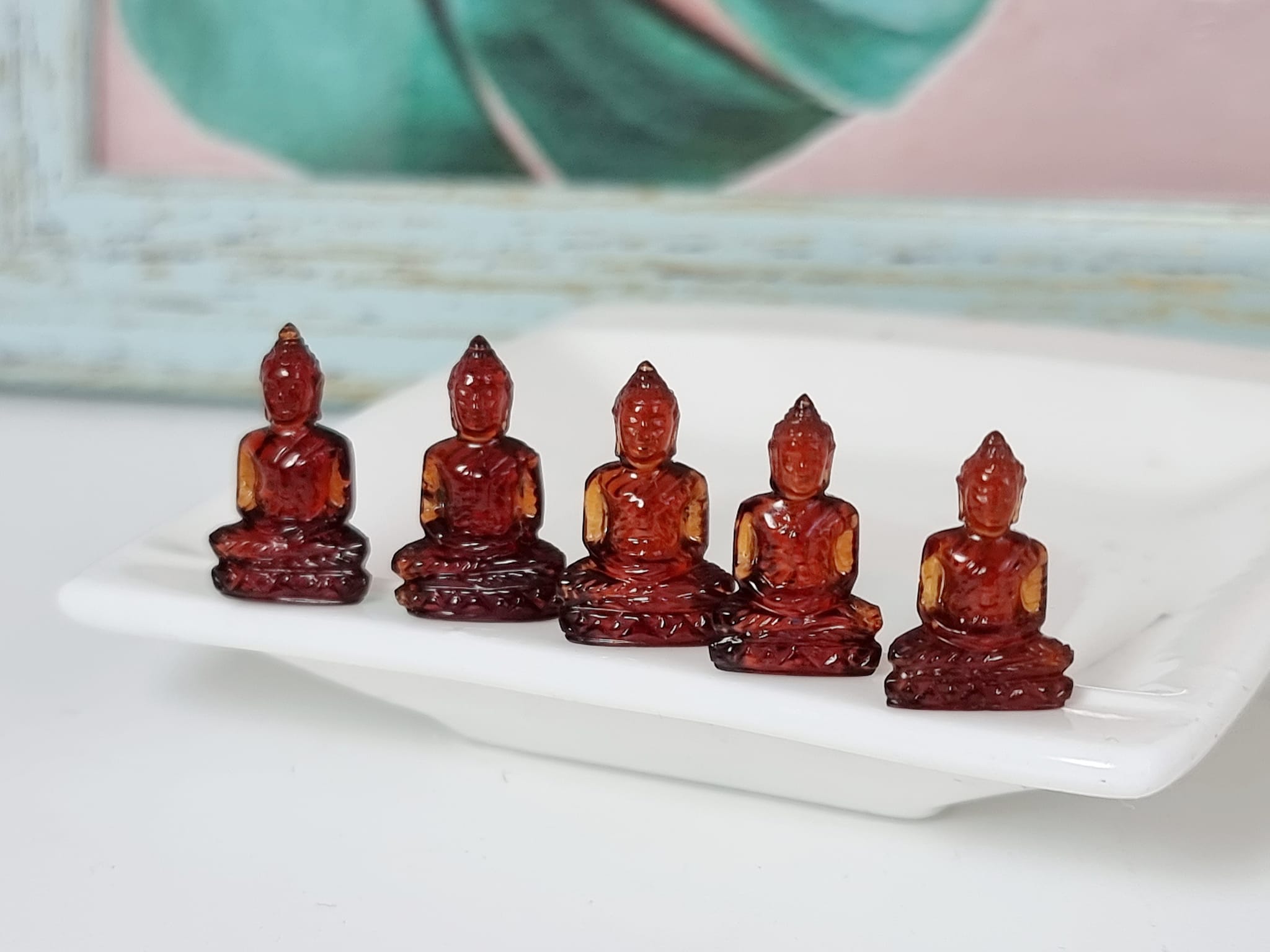 พระพุทธ แกะสลักจากพลอยโกเมนแท้ องค์ละ 850 บาท