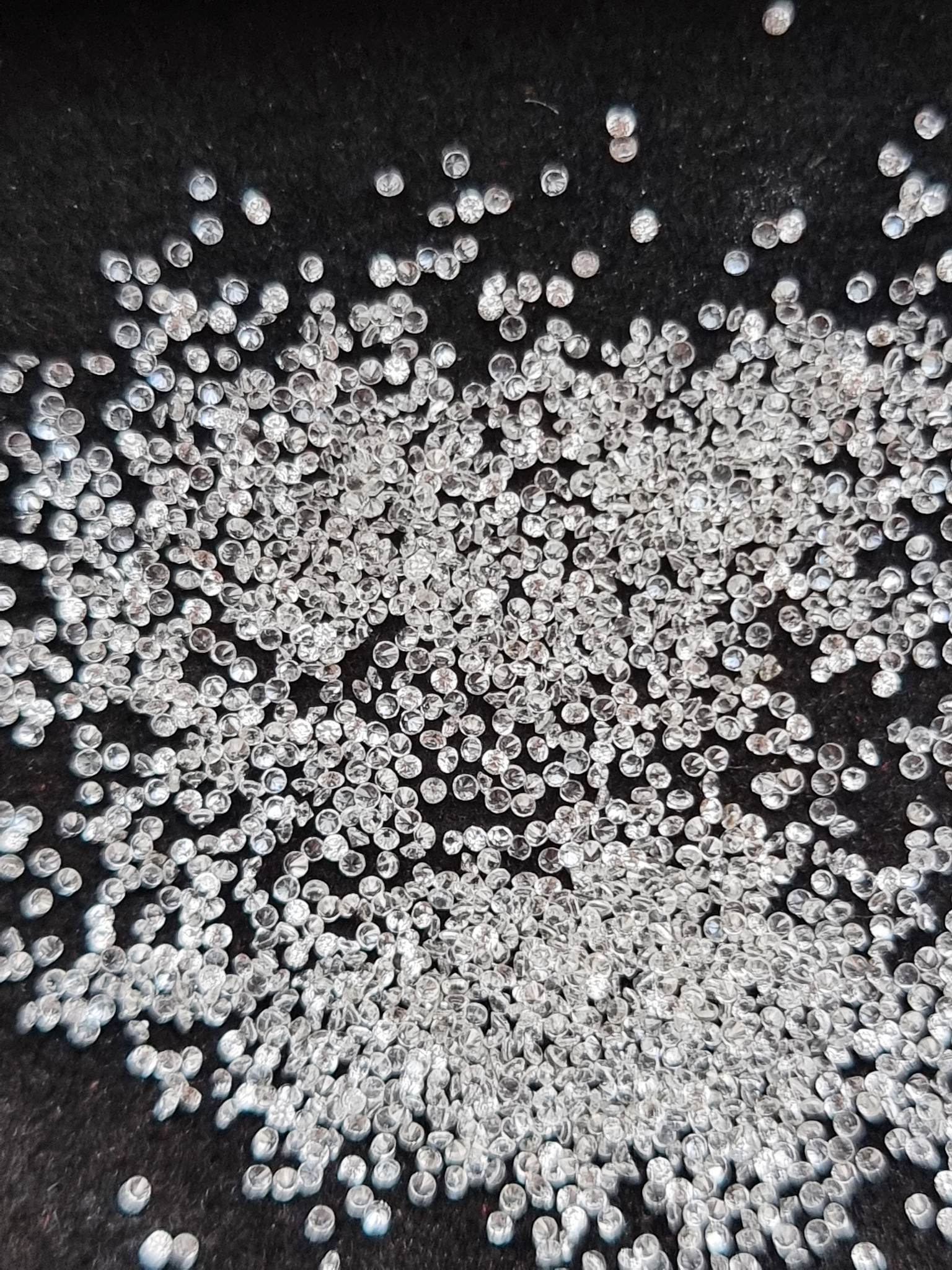 เพทายขาวกลมเจียรเหลี่ยม Size 0.8 มม. 1 กะรัต