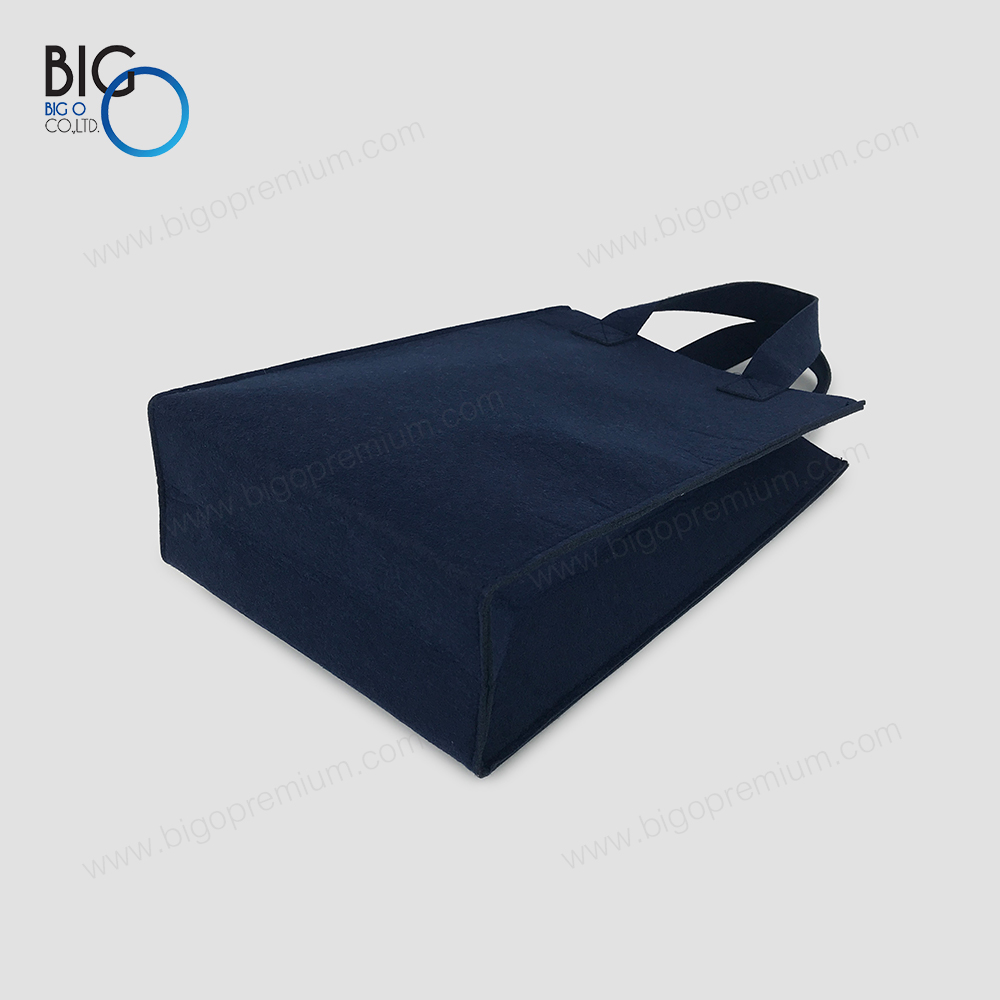 กระเป๋าถือผ้าสักหลาด