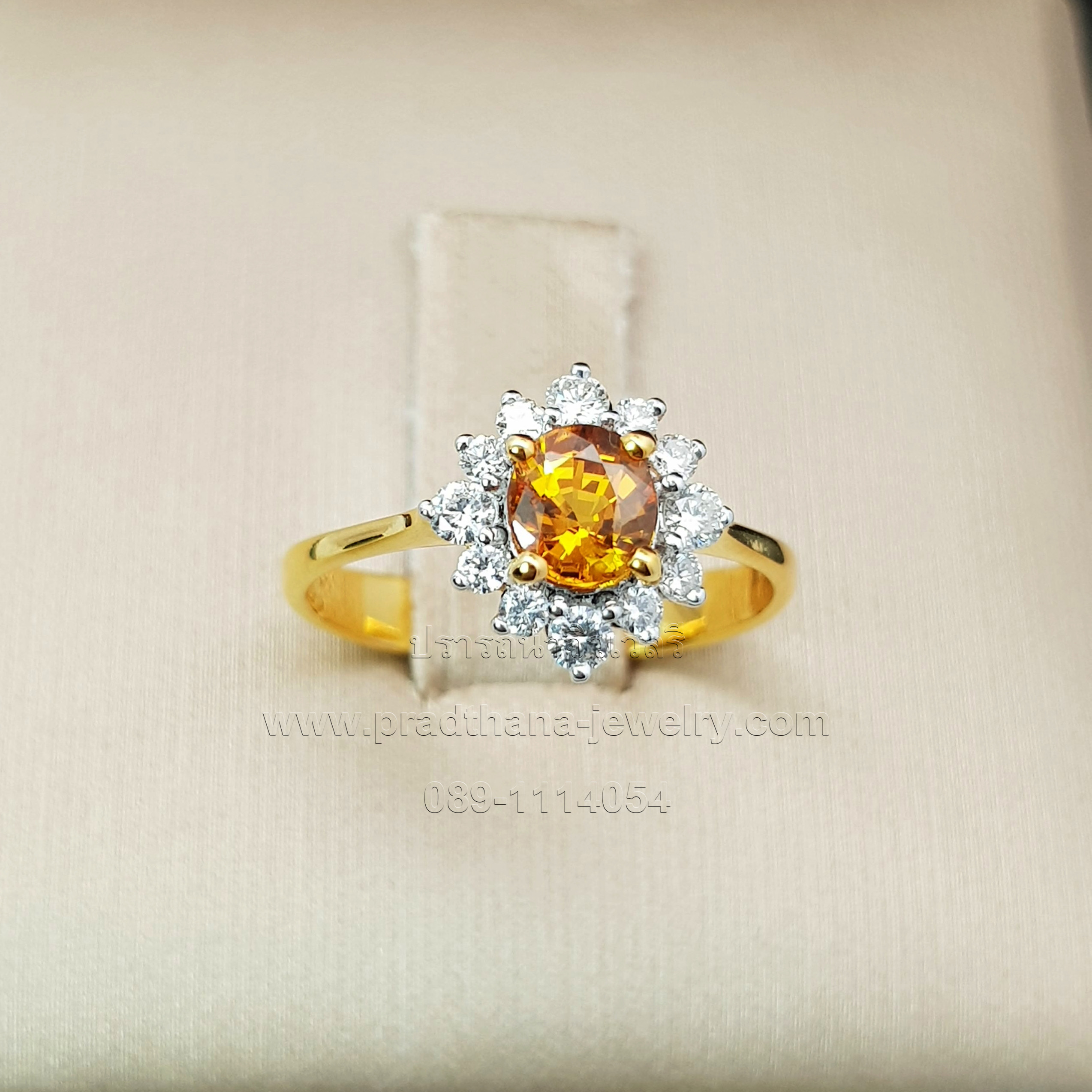 แหวนบุษราคัมล้อมเพชร **ขายแล้ว**