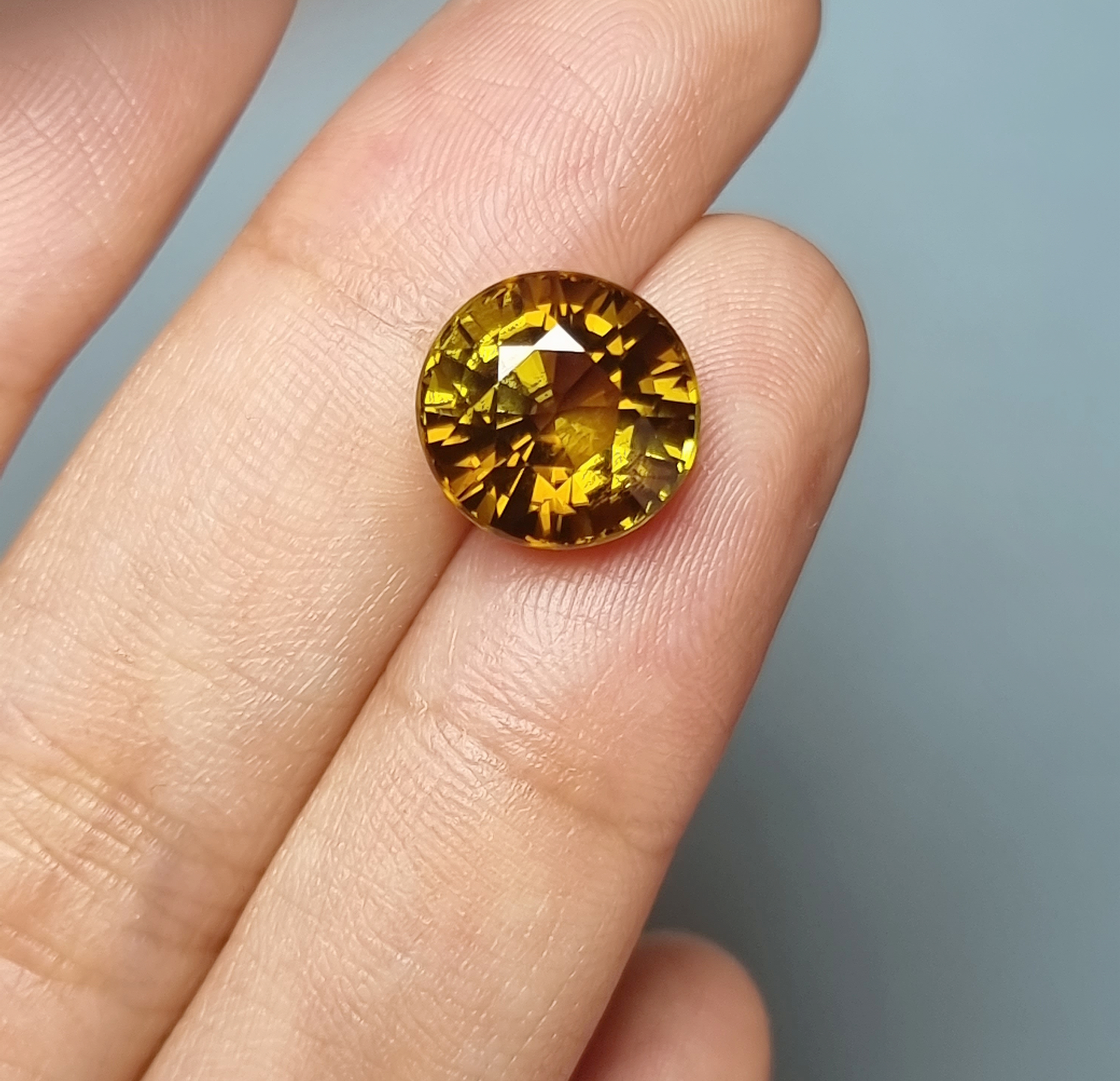 7.30cts พลอยทัวมาลีน 2 สี เหลืองน้ำผึ้ง-น้ำตาล (Bi-color Tourmaline)