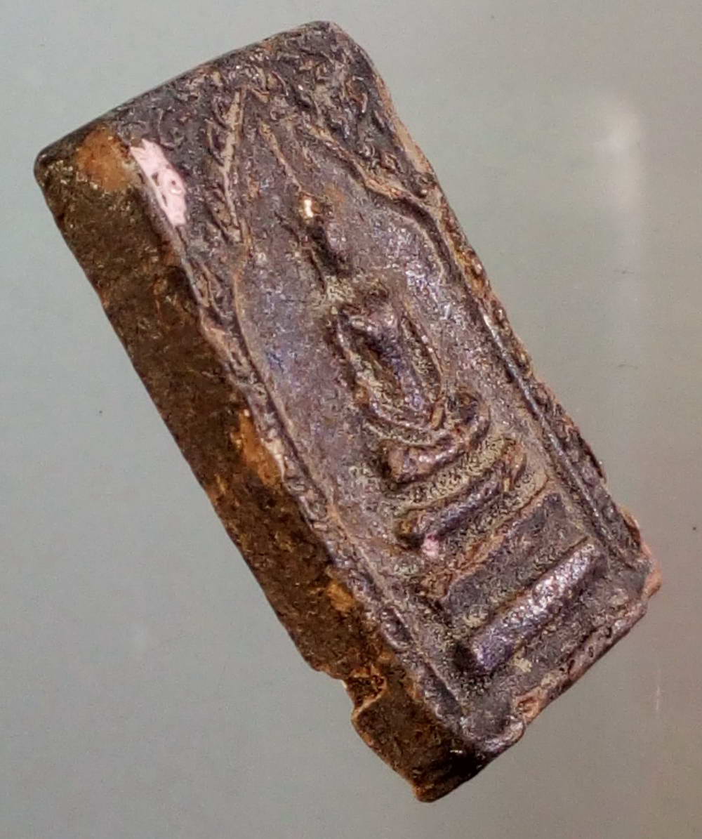 รหัสสินค้า พระไม่ทราบที่ 161 พระพุทธเนื้อผงปางสมาธิเนื้อดินเผา ทารักดำ ซุ้มเรือนแก้ว คล้ายพิมพ์สมเด็จ ไม่ทราบที่ พระรายการนี้ให้เช่าบูชาแล้ว