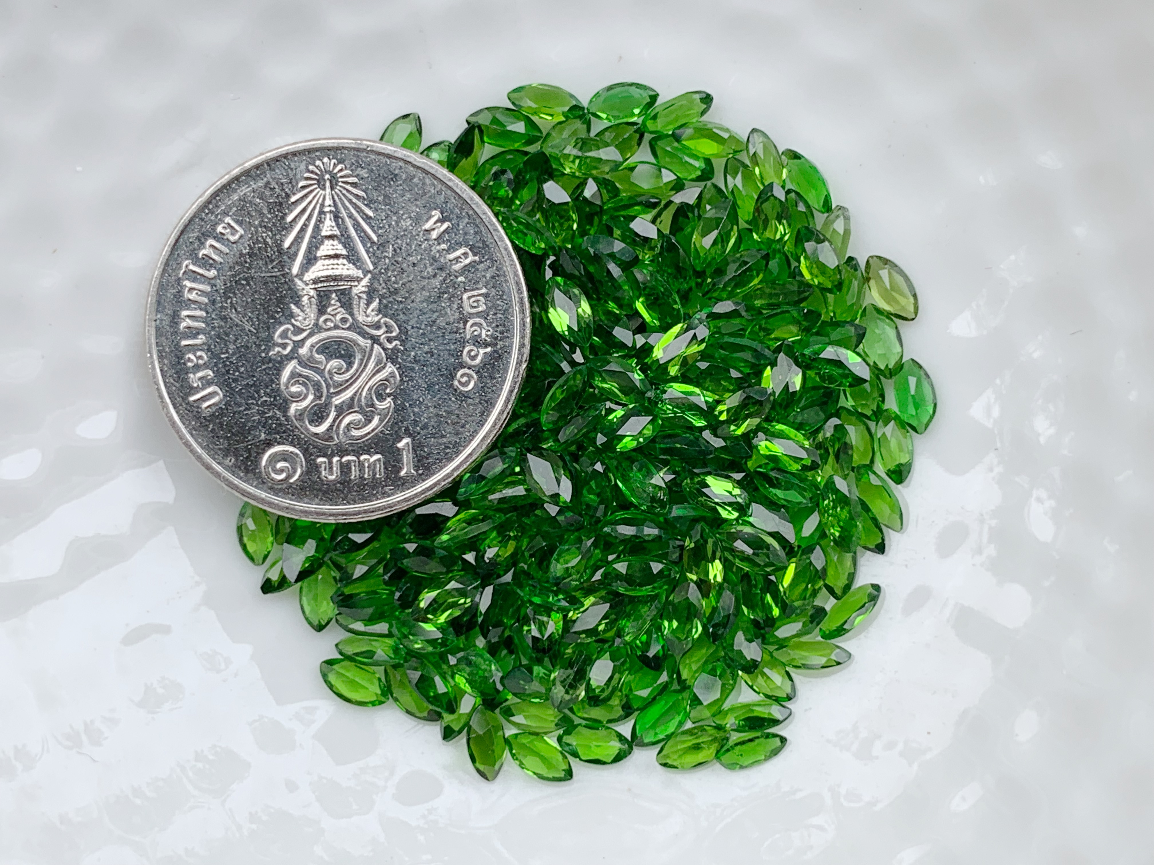 โครมไดออฟไซด์มาคี 4X2 มม. 1 กะรัต