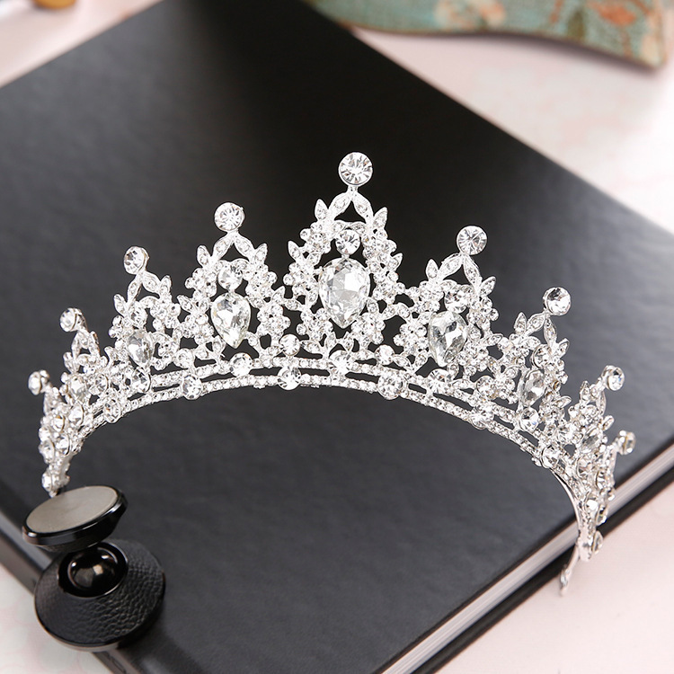 As2314- พร้อมส่งจากไทย มงกุฎเพชรประดับมุก แวววาว สวยหรูดูแพงเหมือนแบบ เด็กโต-ผู้ใหญ่ เส้นผ่าศูนย์กลาง 14cm.ดัดปรับขนาดได้เล็กน้อย