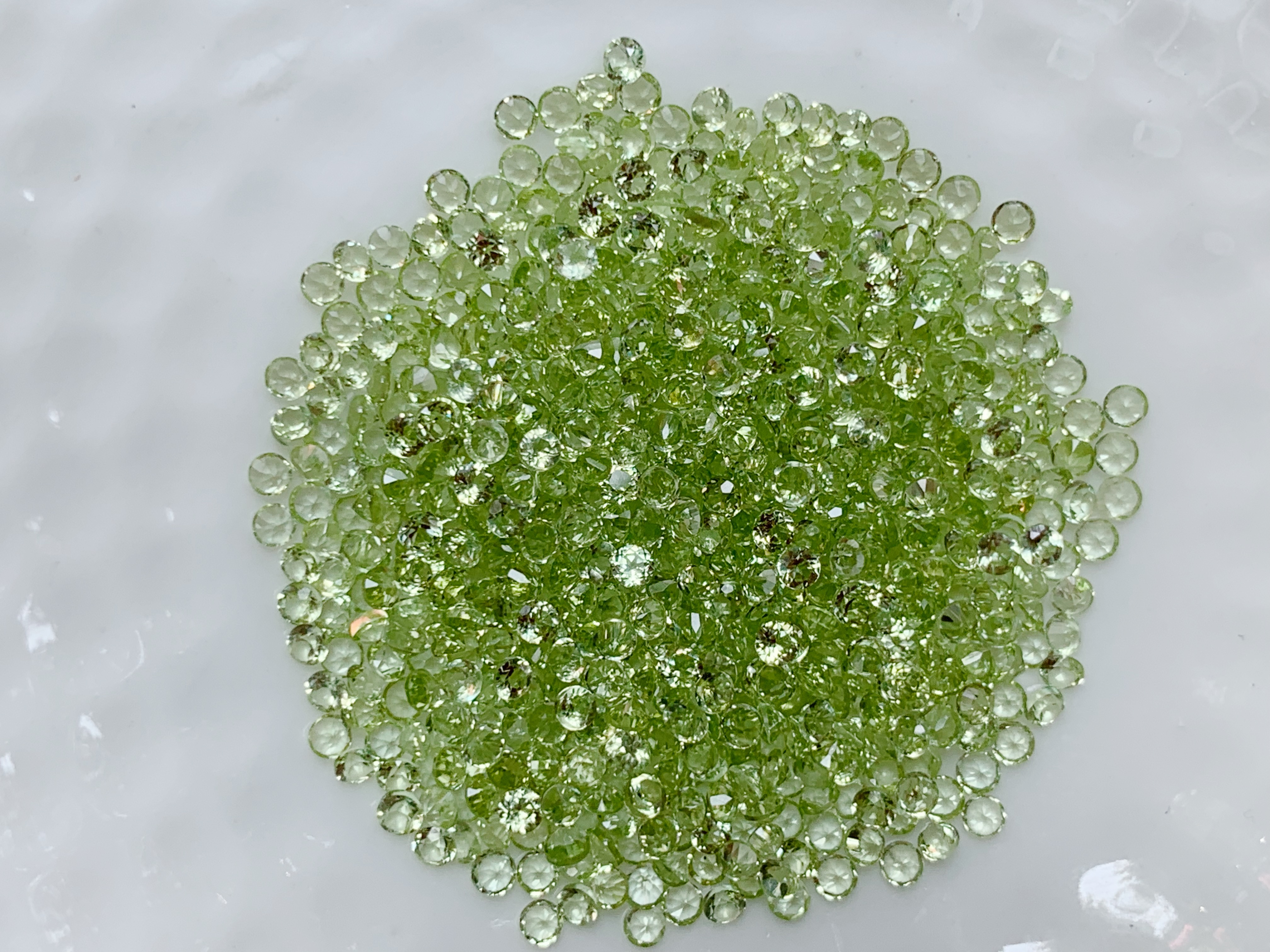 Peridot เพอริดอทกลม 1.8 มม. 5 กะรัต